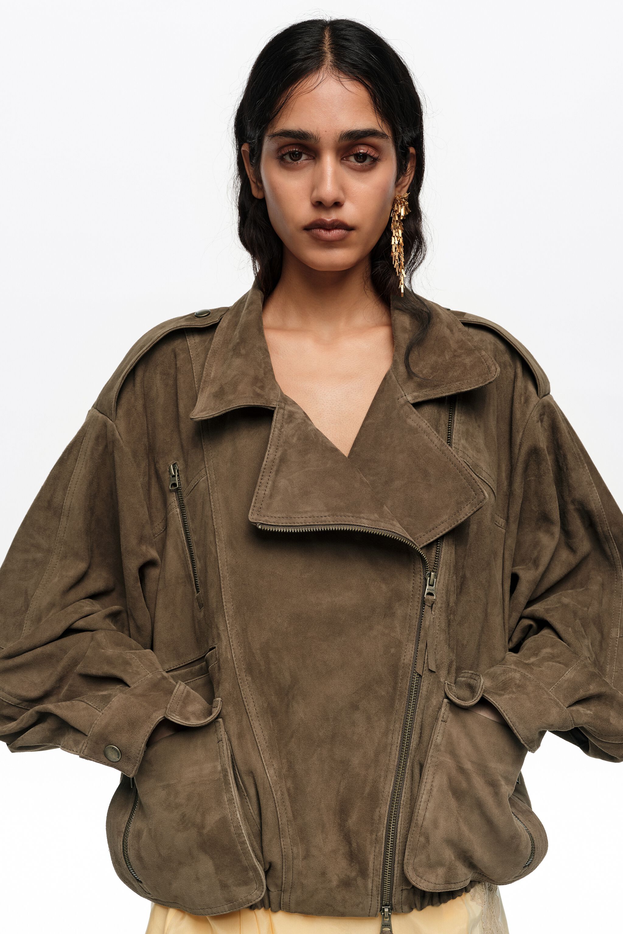 Chaqueta de ante oliva oscuro con doble botonadura
