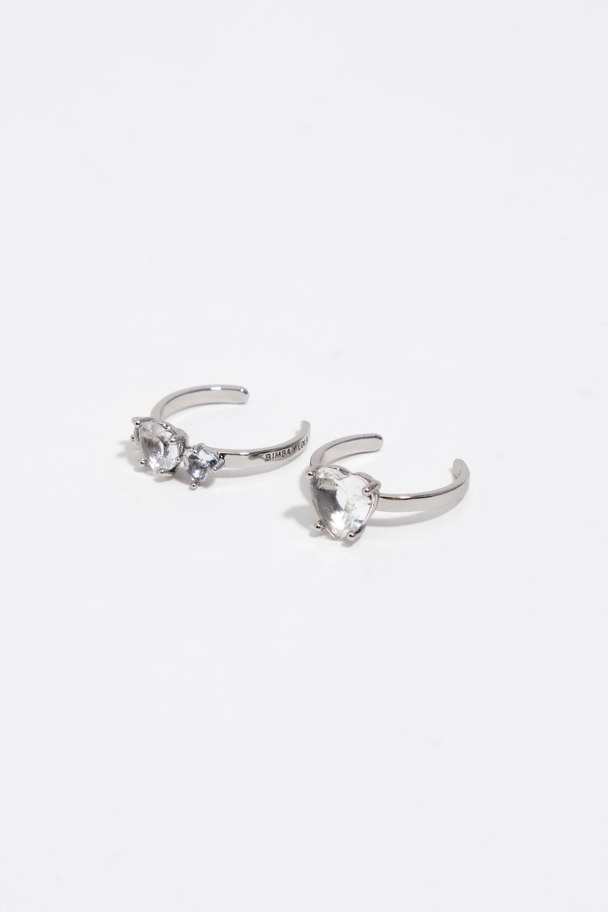 Conjunto de 2 anillos pequeños de cristal en color plateado oscuro