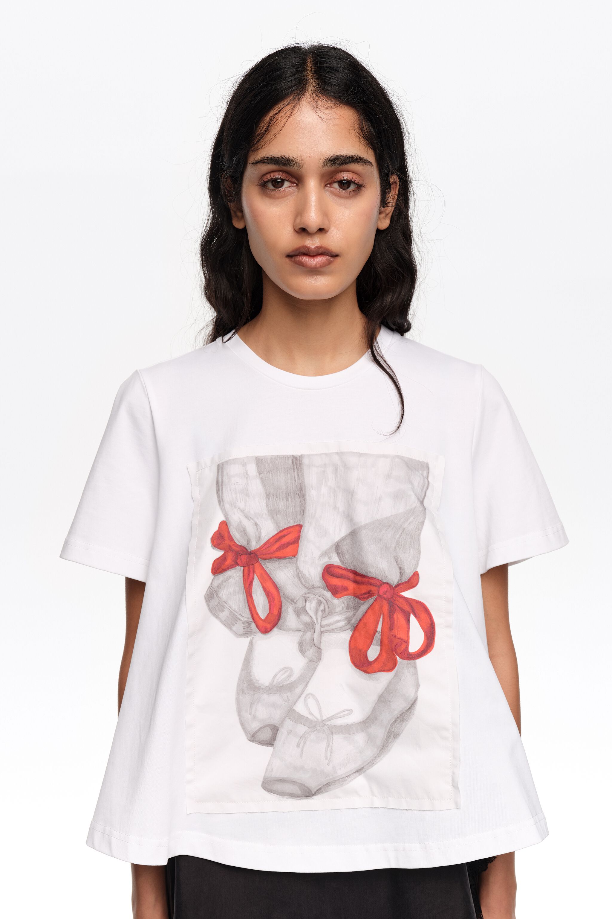 Camiseta de bailarina blanca con logotipo corte A