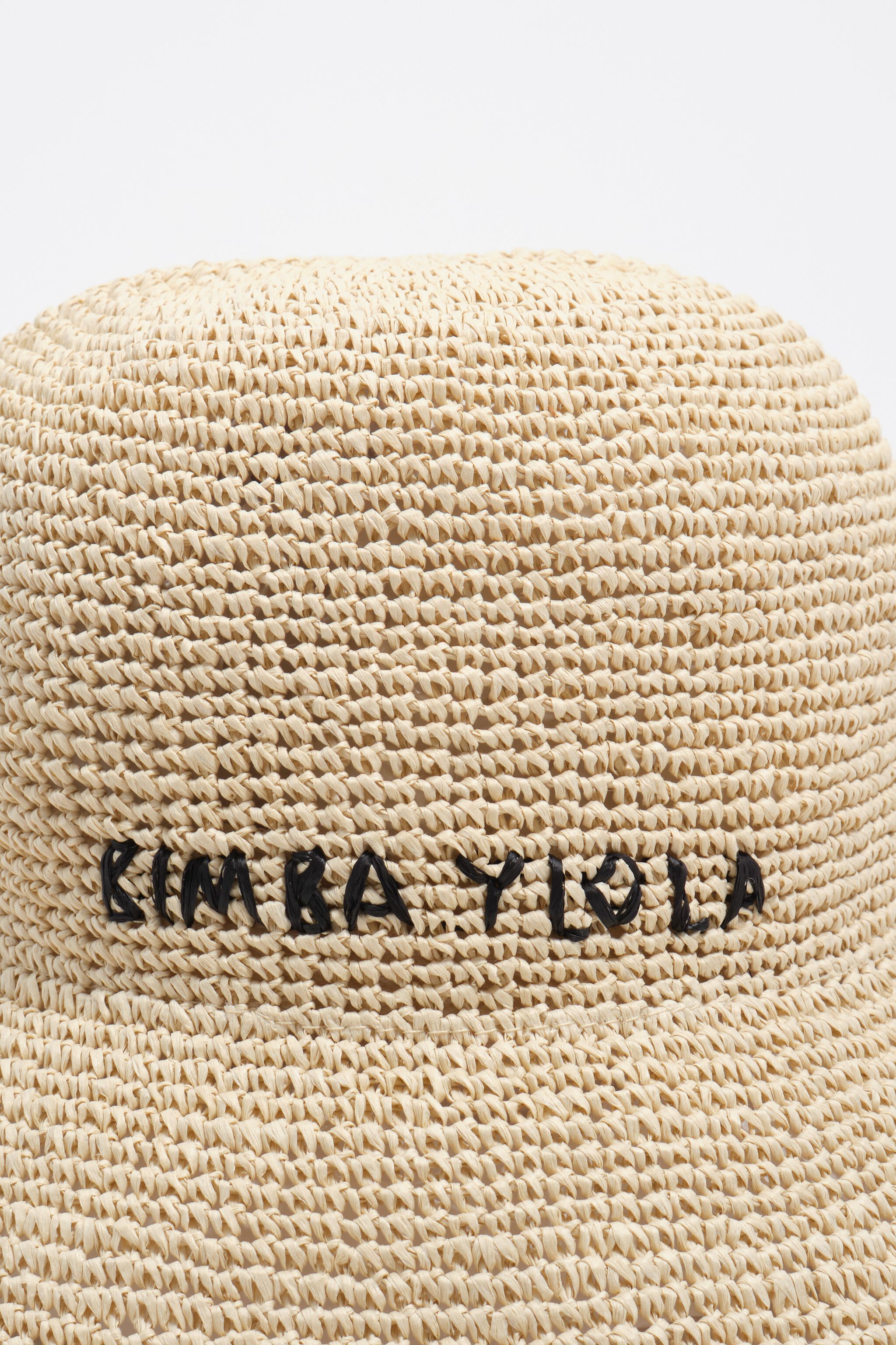 Sombrero de rafia de papel natural con cuero