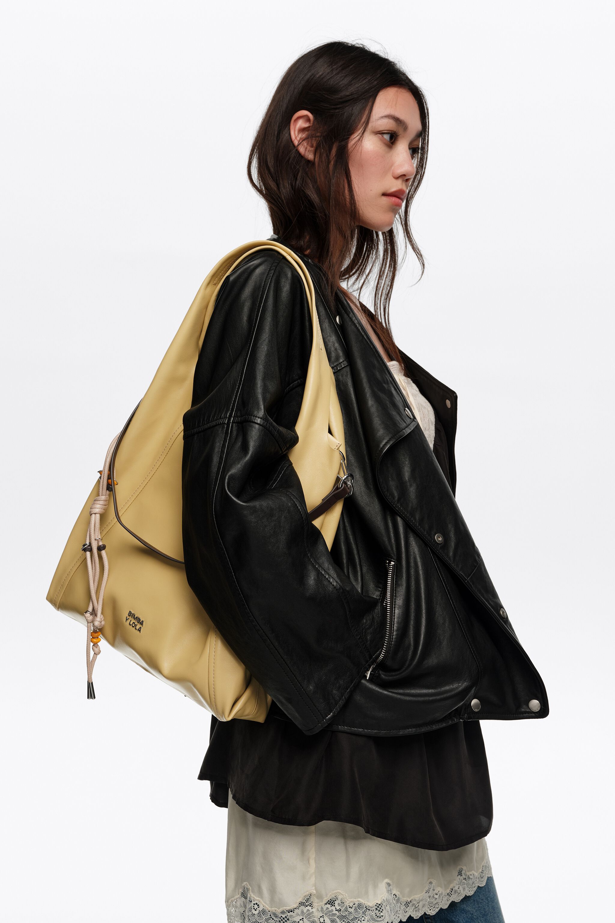 Bolso bandolera de cuero con textura de avena