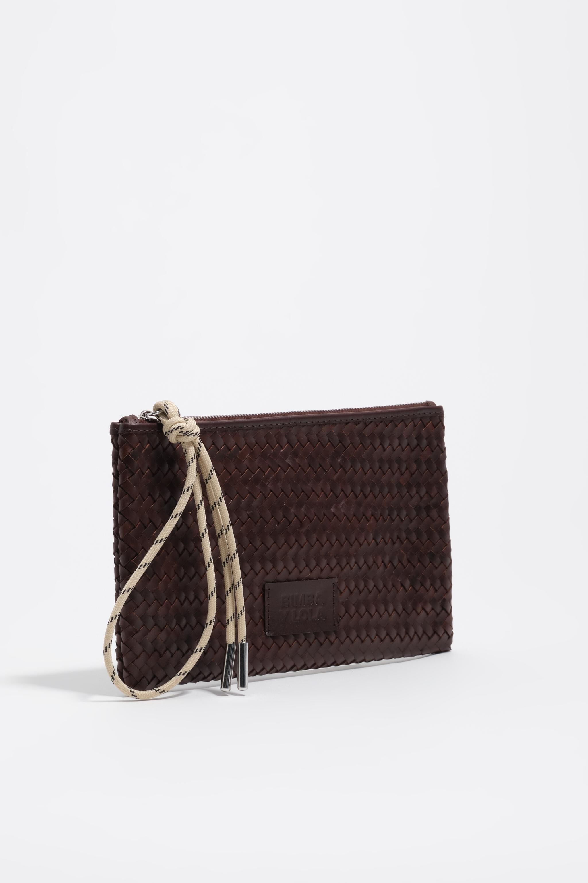 Clutch de cuero marrón oscuro mediano con cremallera