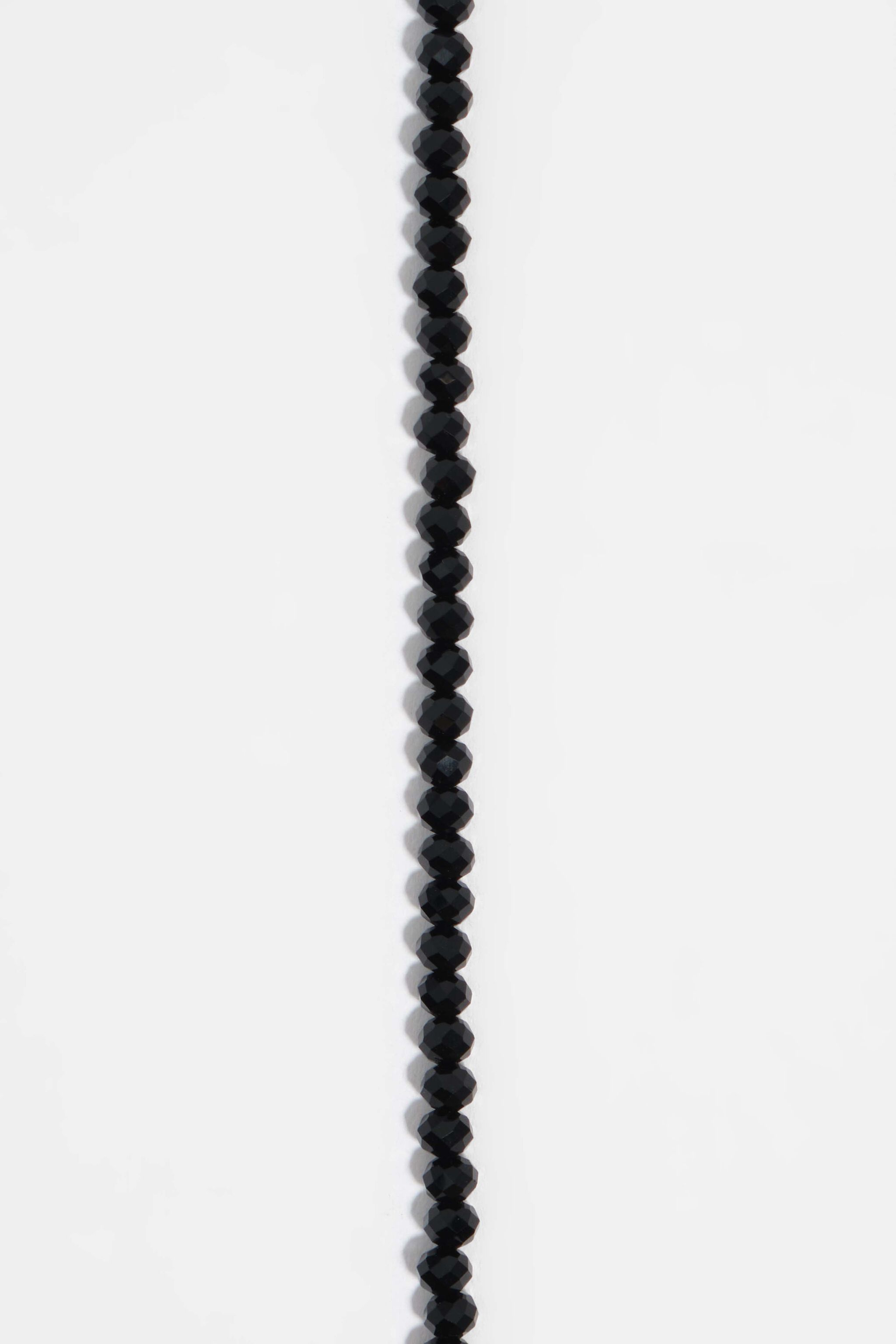 Collar de cadenas negras y cristales