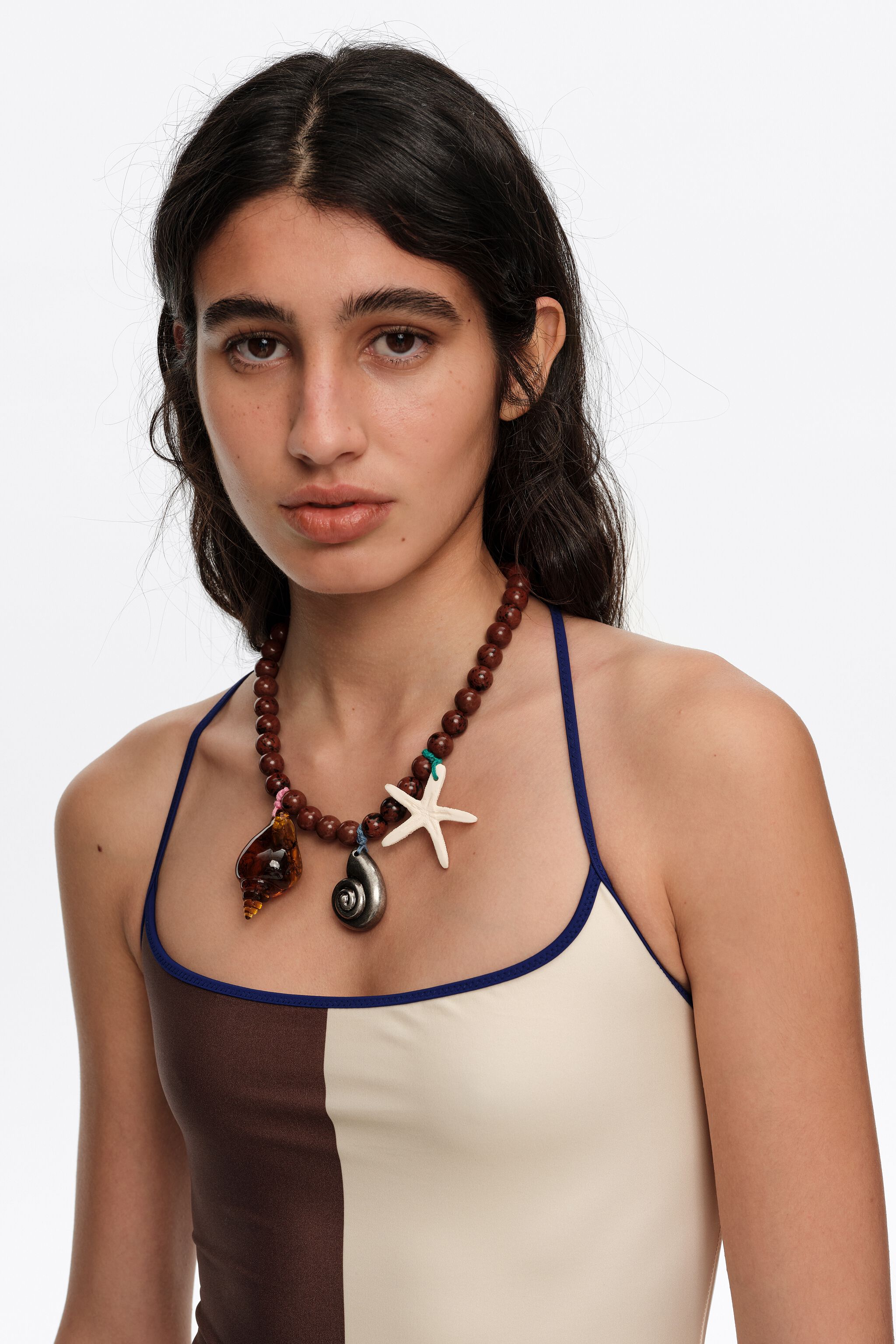 Collar de plata envejecida con piedras y conchas