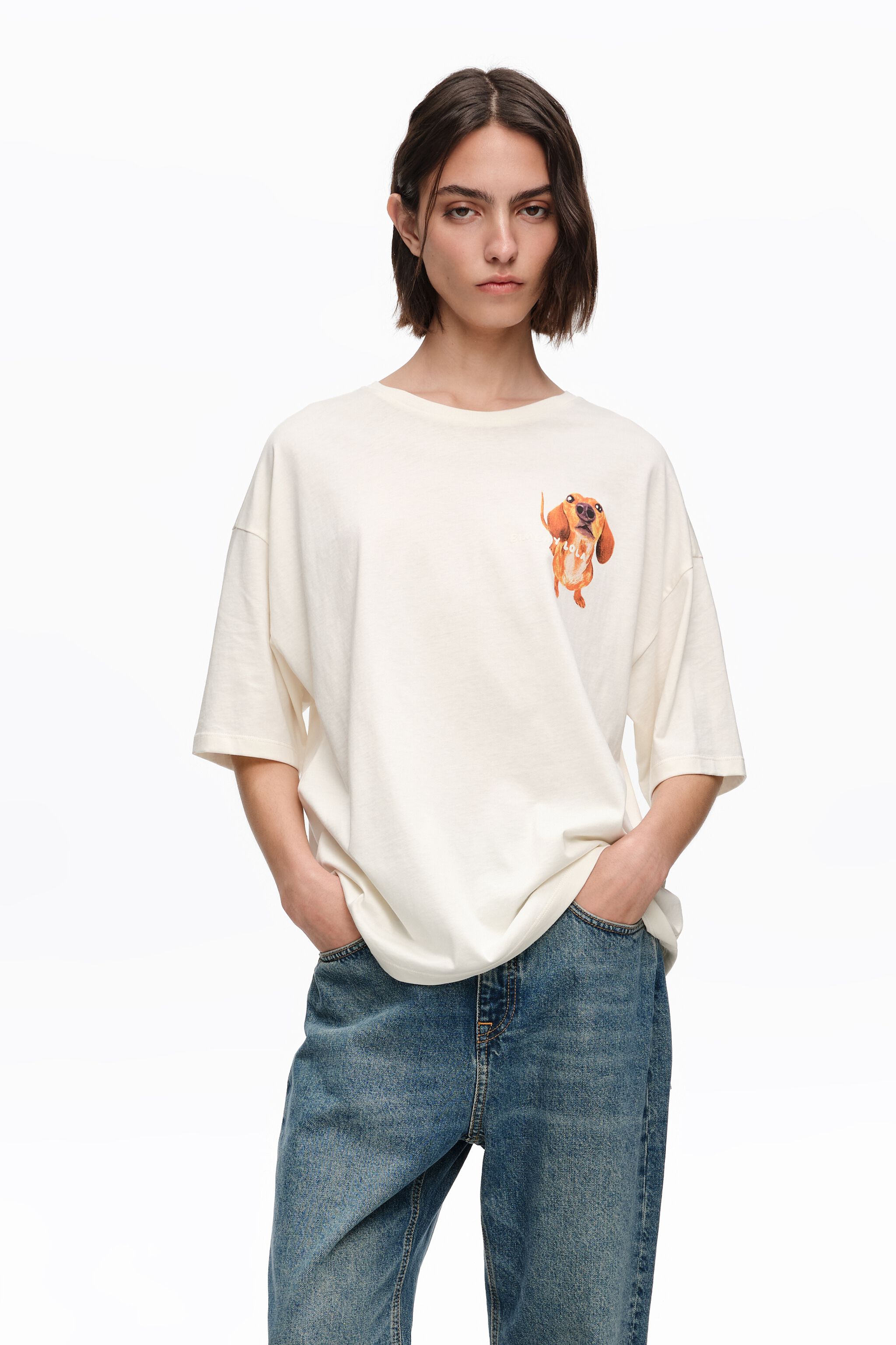 Camiseta con logo de dachshund marfil