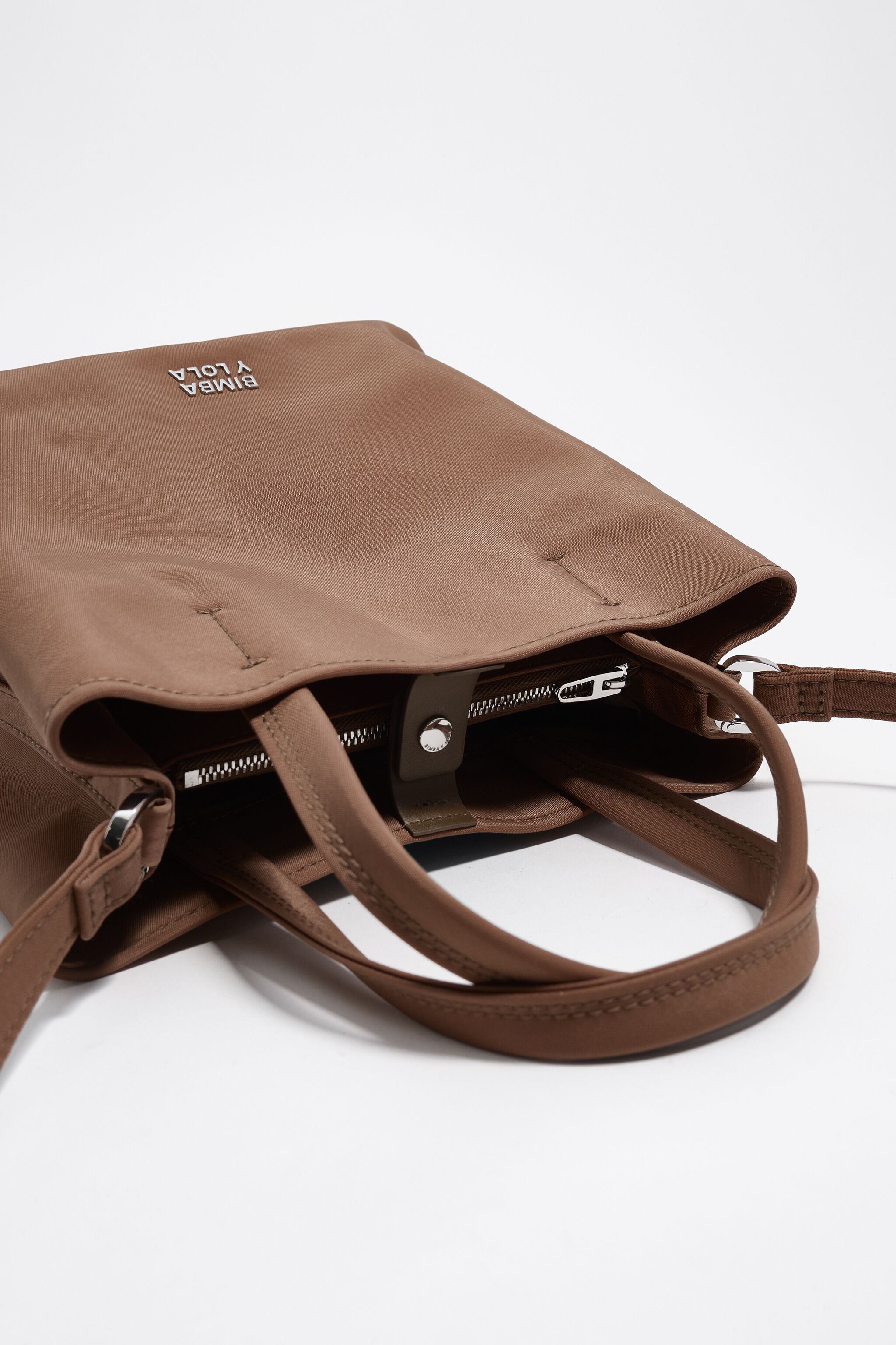 Bolso de chihuahua de nylon y nougat mediano