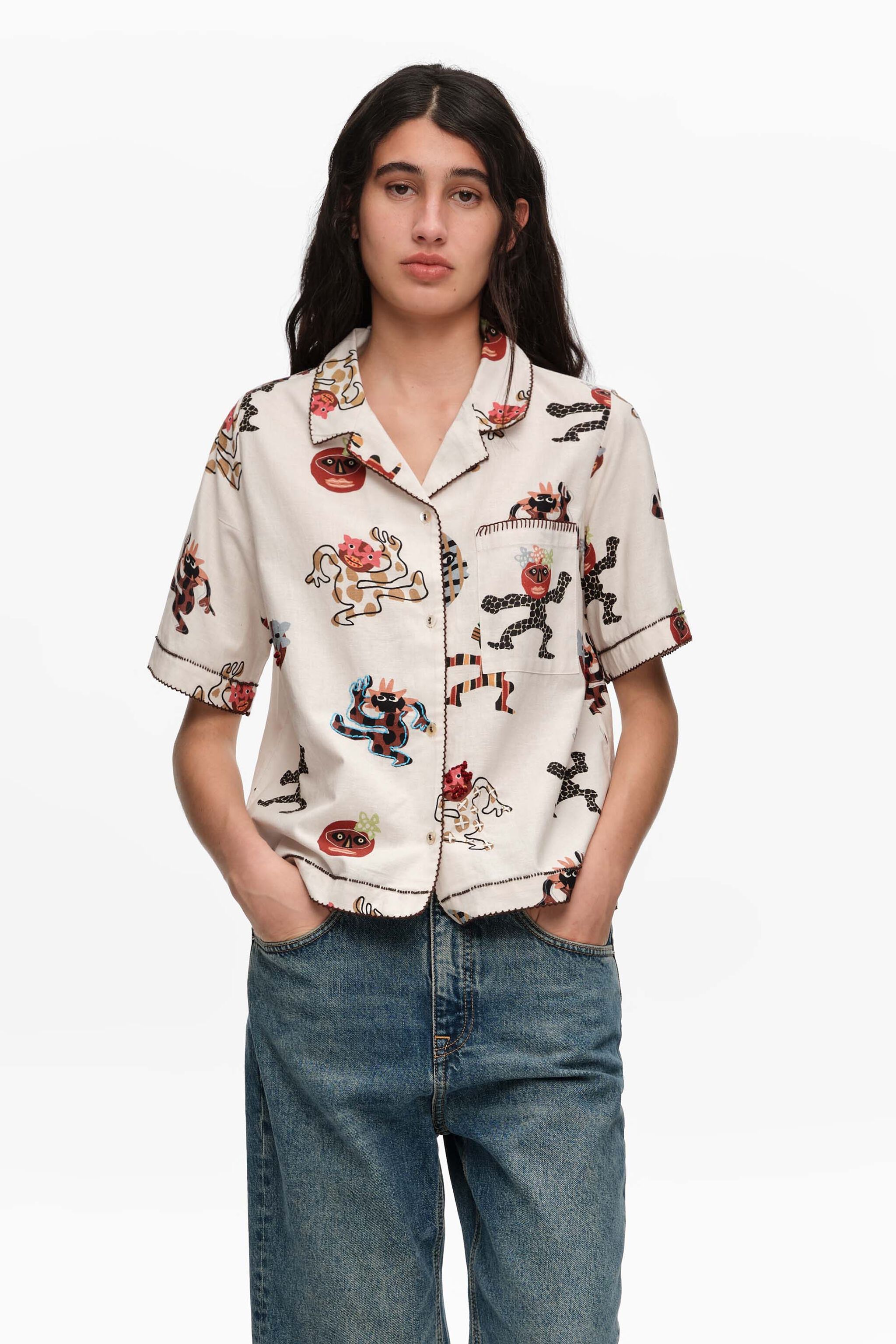 Camisa recta de samba con puntadas decorativas