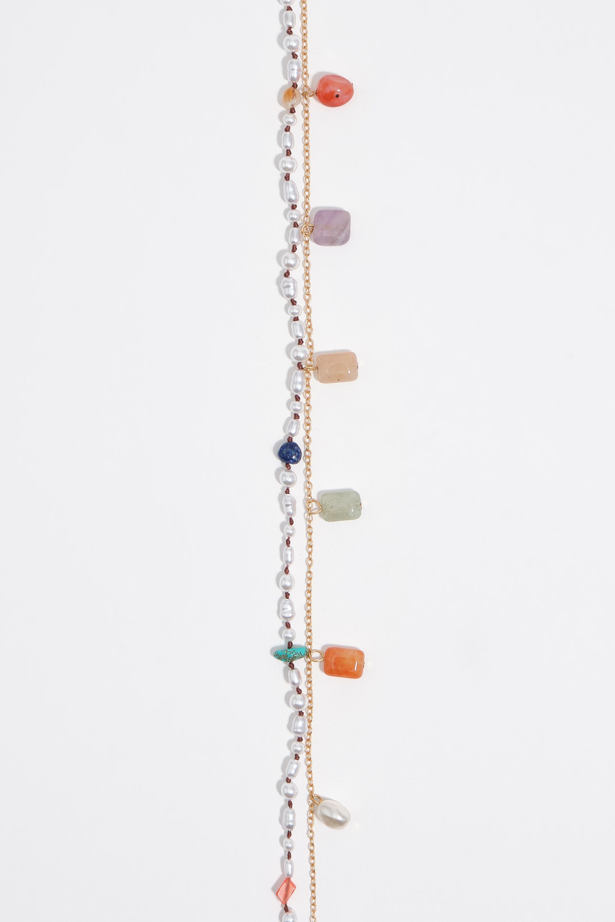 Collar doble con piedras multicolor y perlas