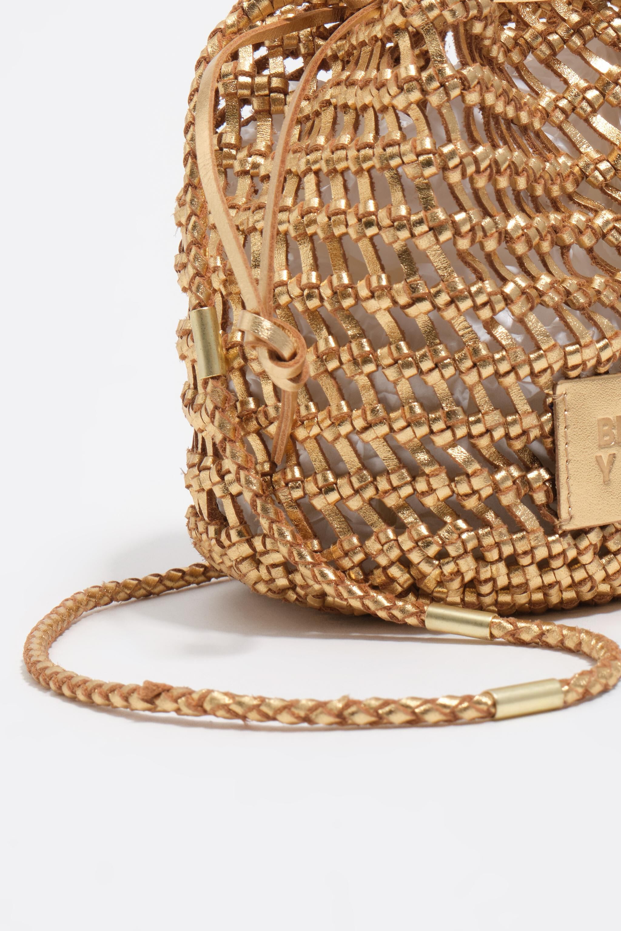 Bolso bandolera mini de cuero con trenza dorada
