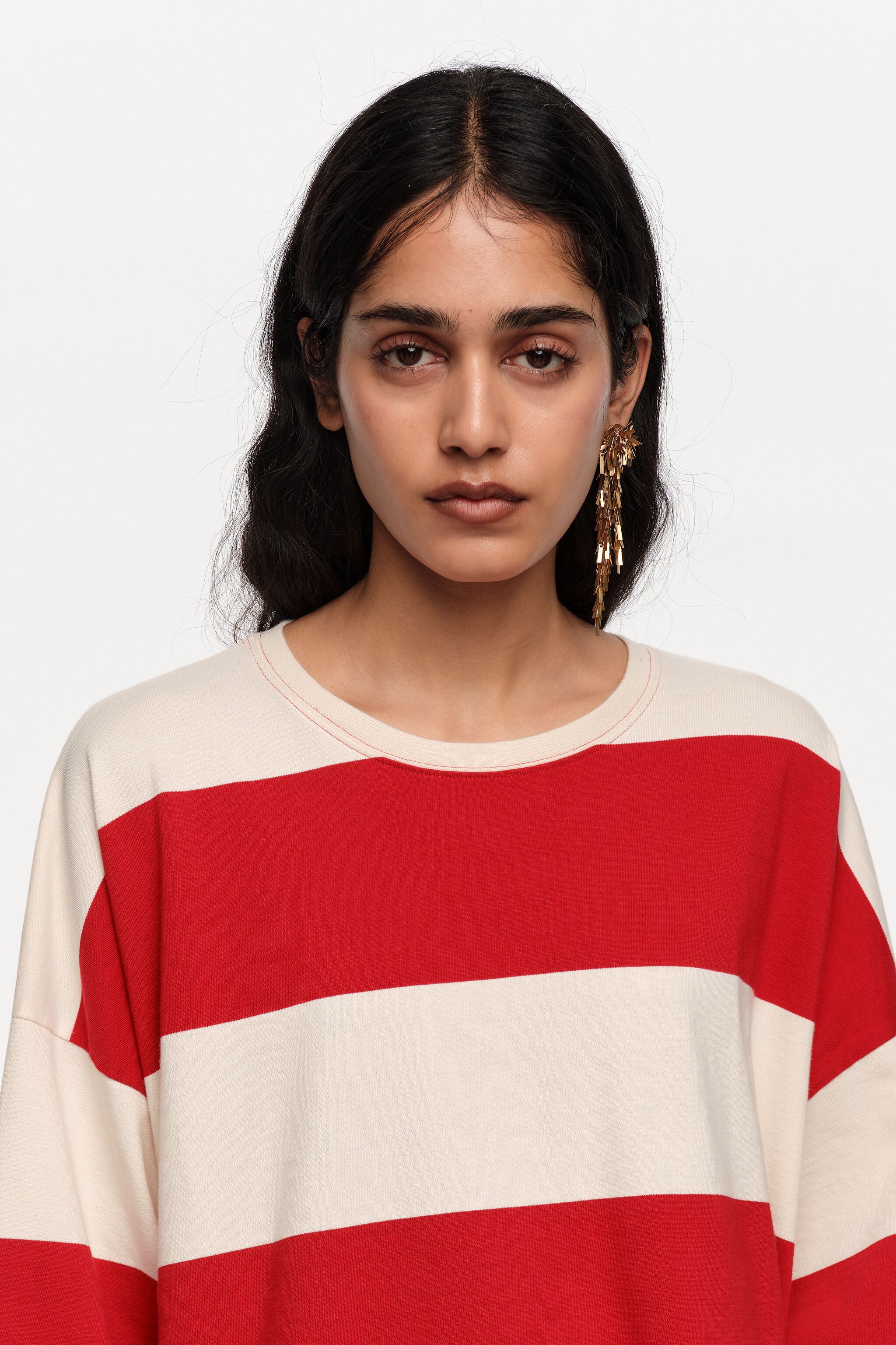 Camiseta roja con rayas oversize