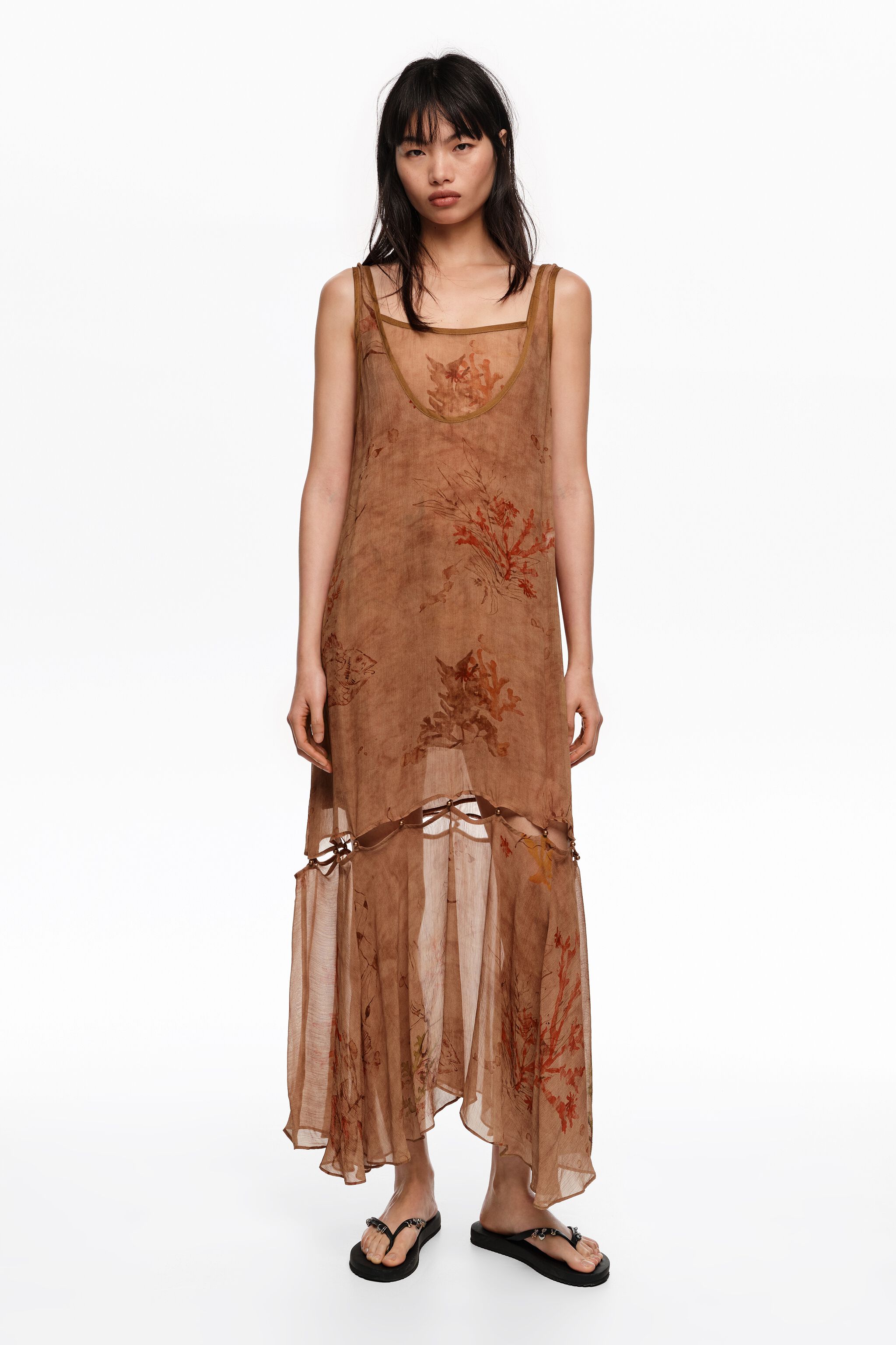 Vestido submarino con dobladillo abotonado