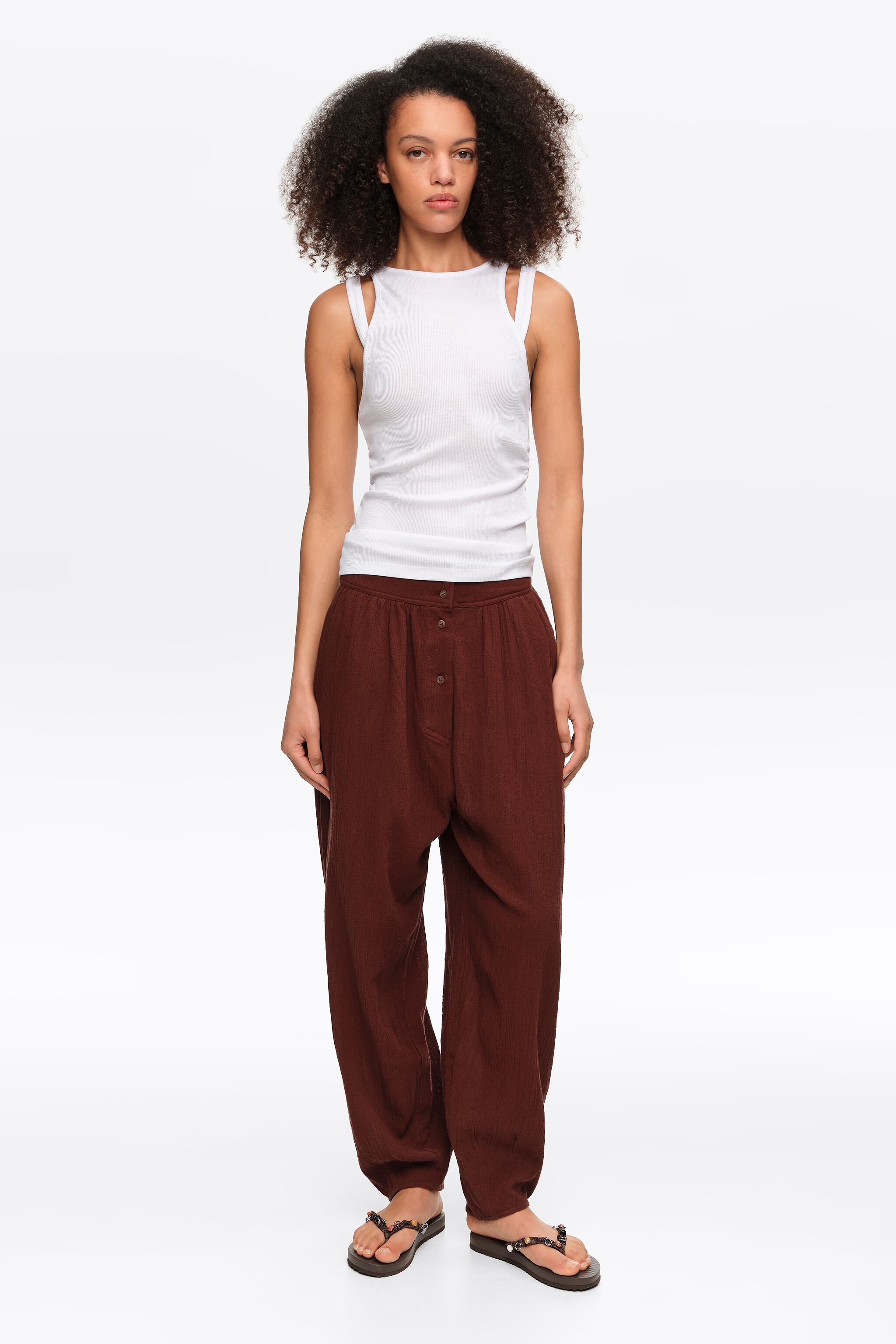 Pantalones de algodón con textura marrón