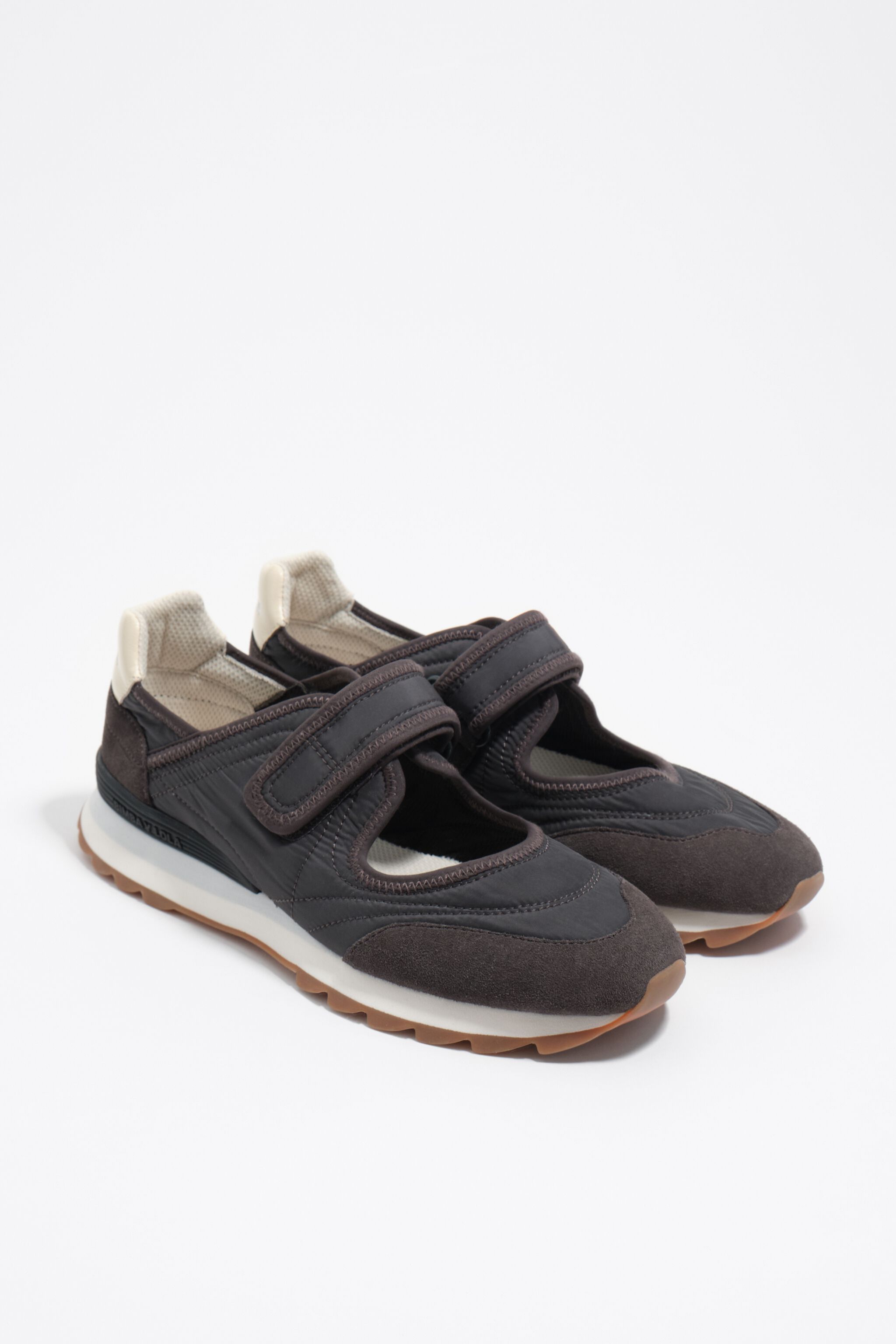 Bailarina deportiva de nailon negro 13 08