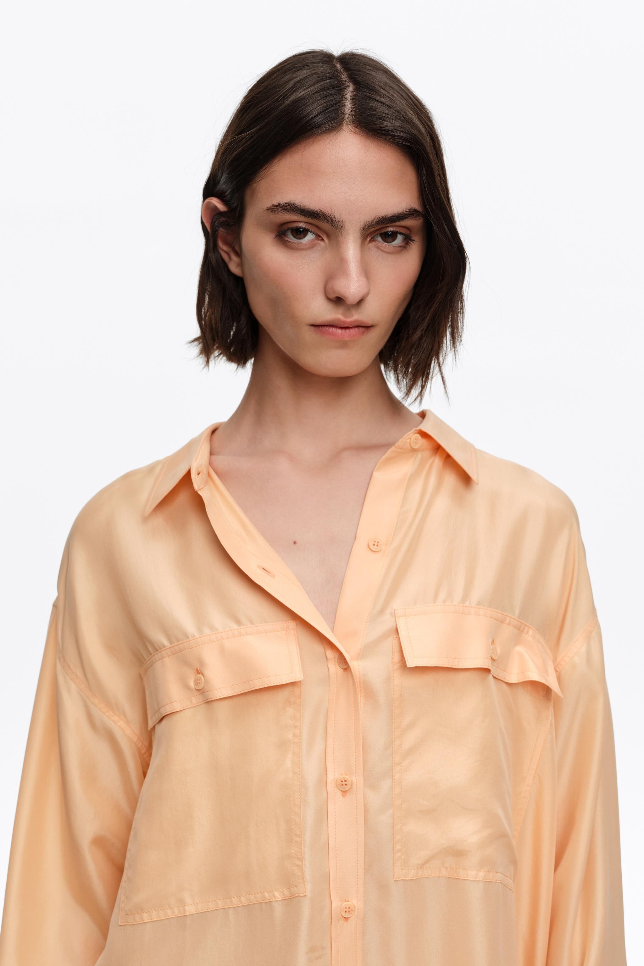 Camisa oversize de seda naranja claro