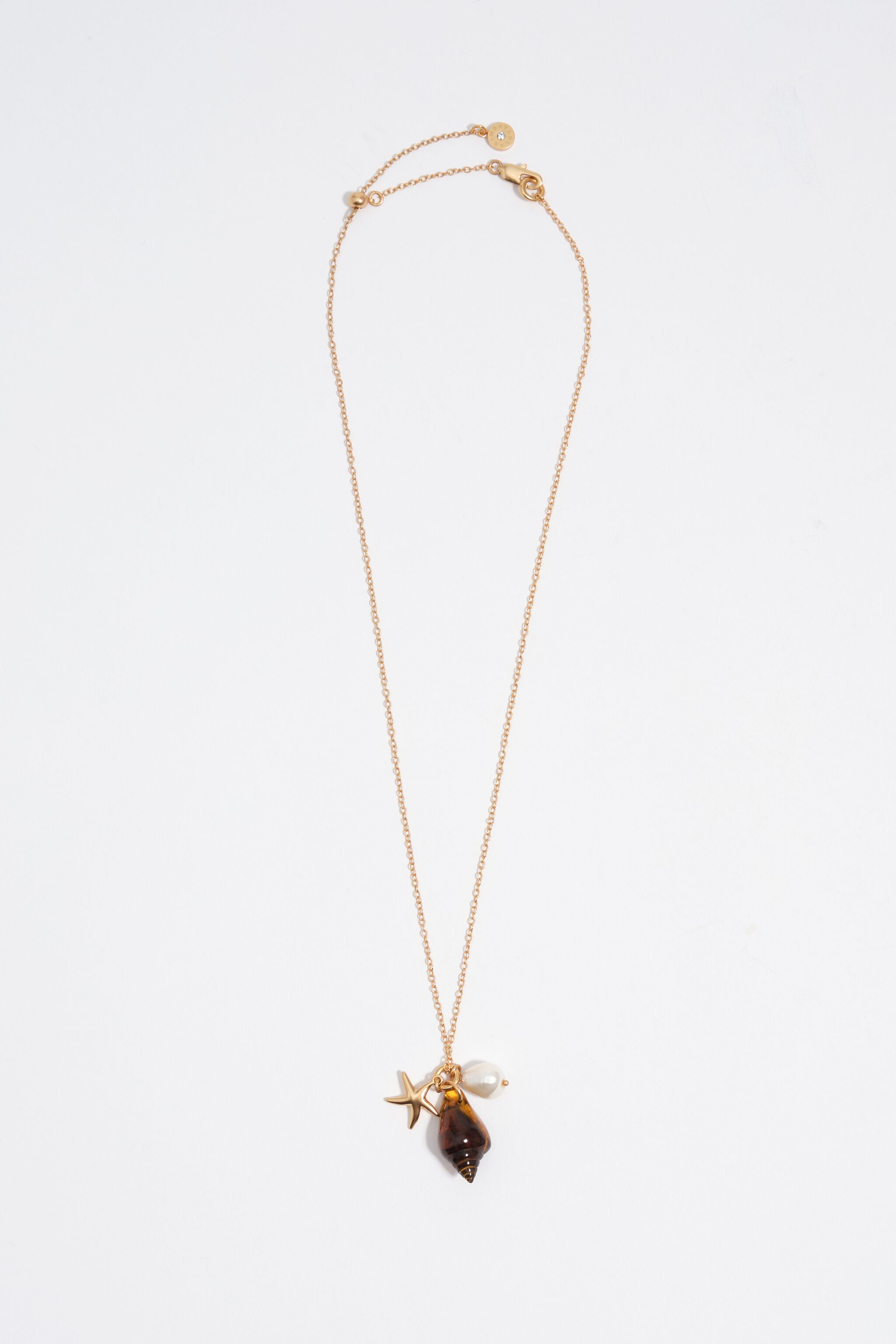 Collar de estrella y concha dorado envejecido