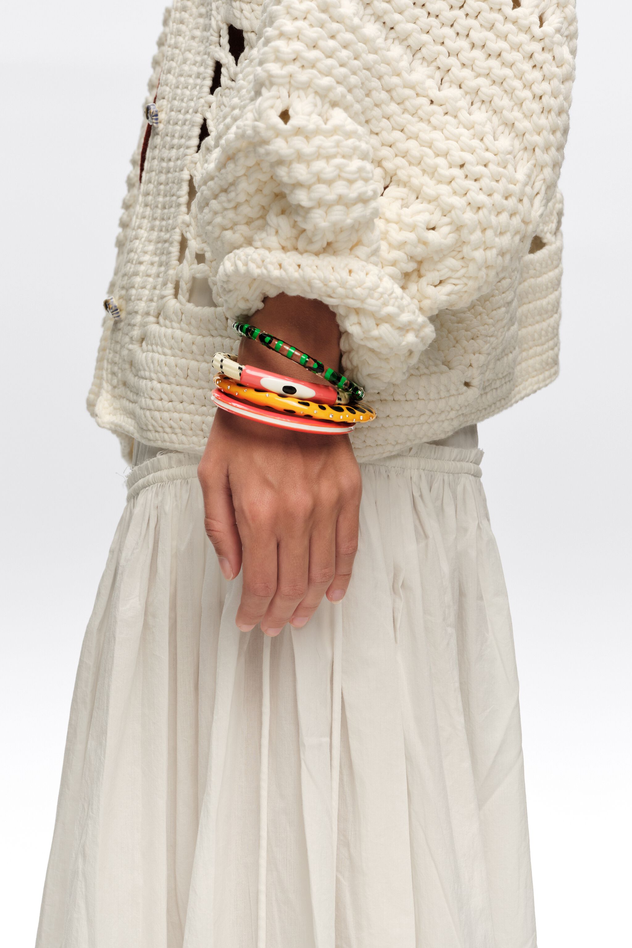 Conjunto de brazaletes de textura de resina multicolor