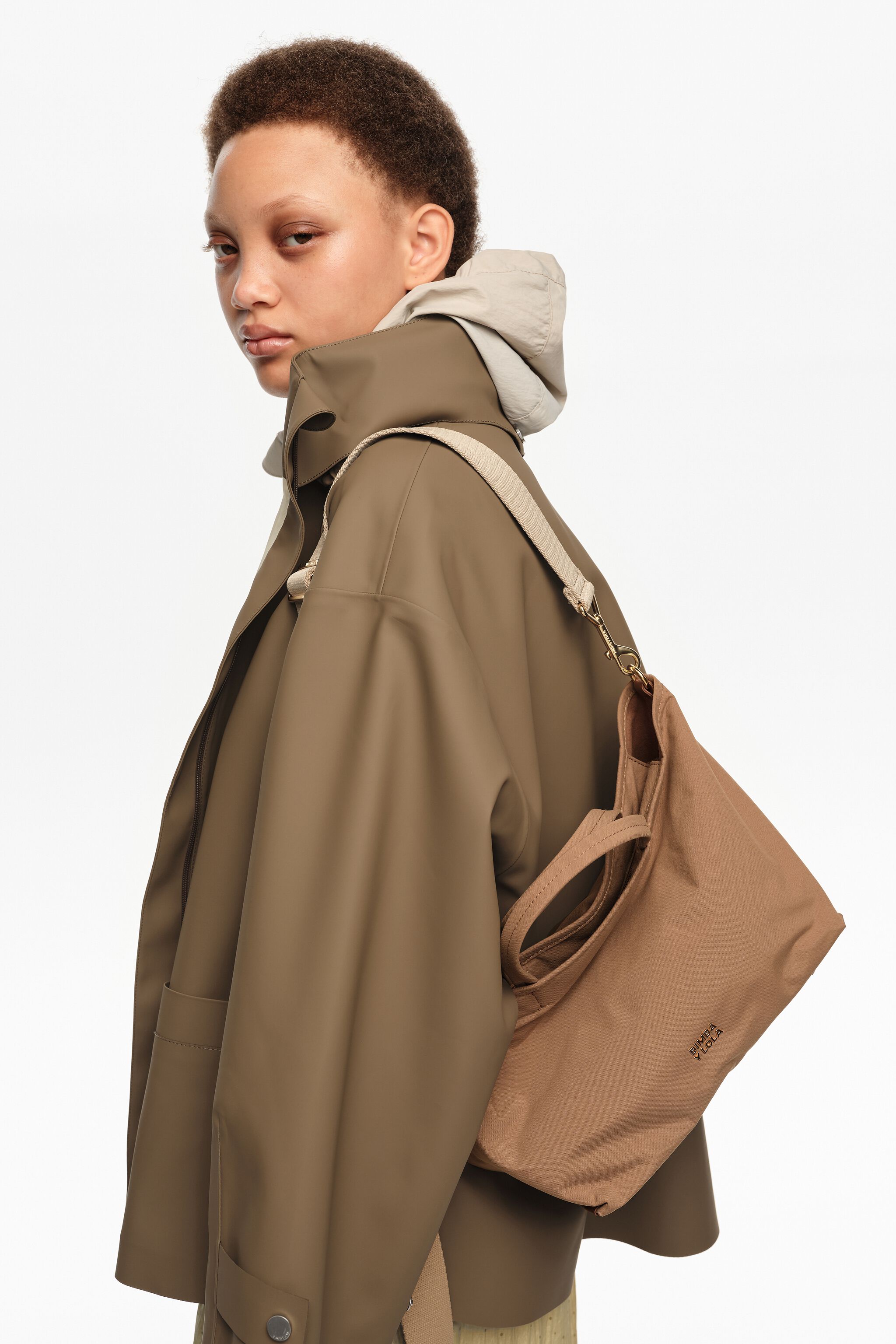 Bolso bandolera de gabardina nogal mediano