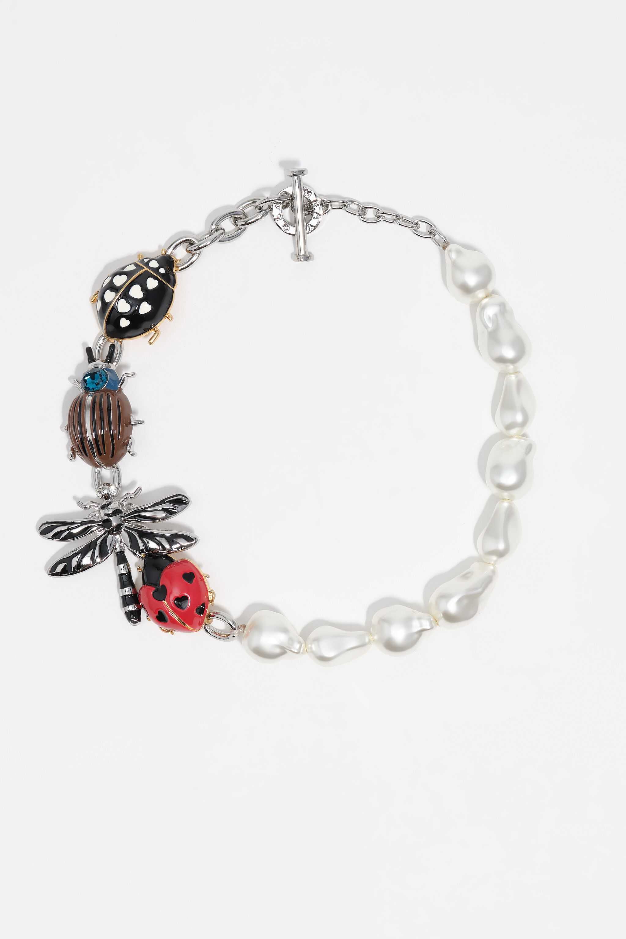 Collar de cadena y perla plateado con escarabajo y libélula