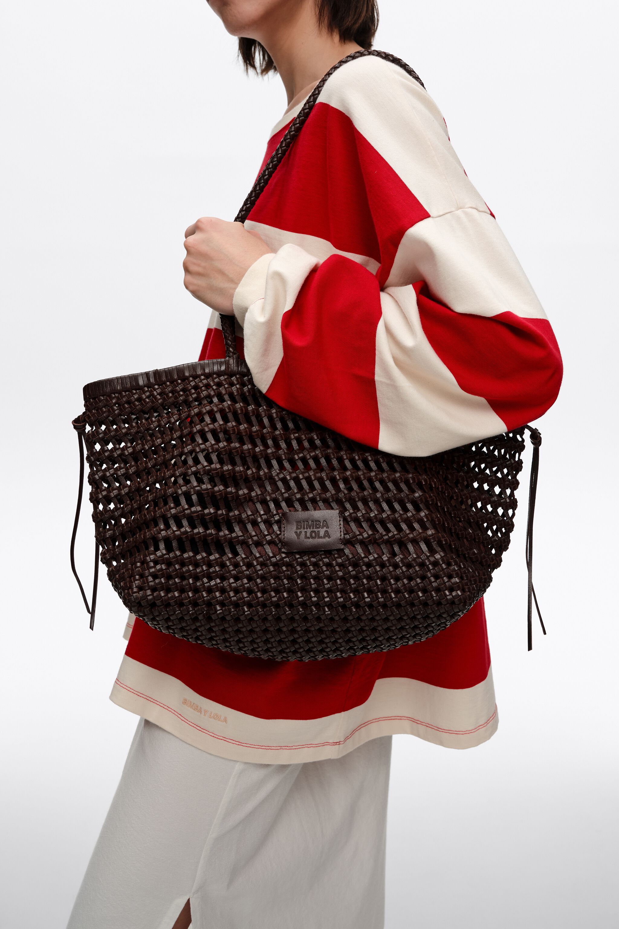 Bolsa de mano de cuero trenzado marrón grande