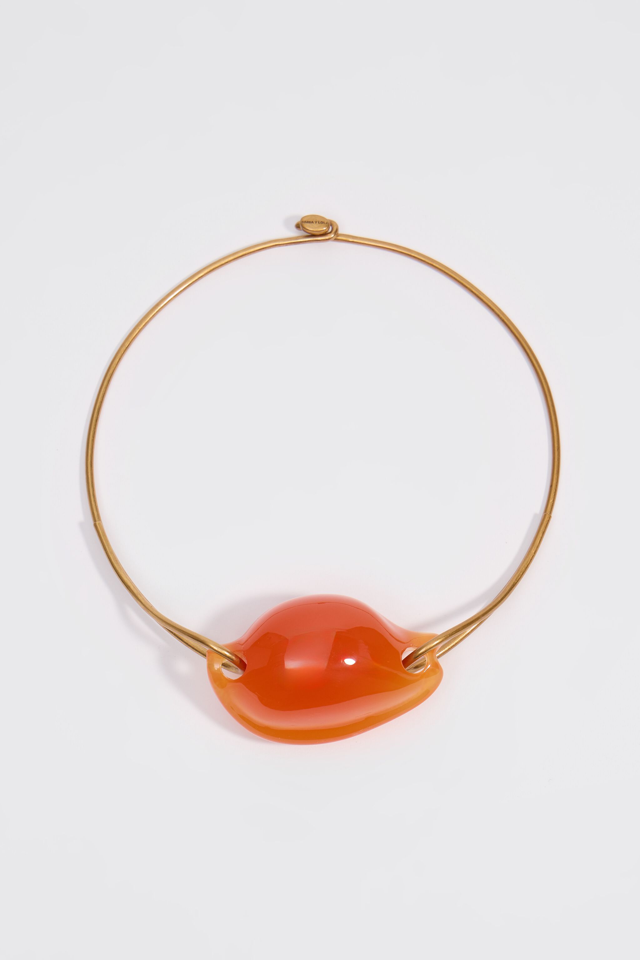 Collar de concha de mar de resina naranja