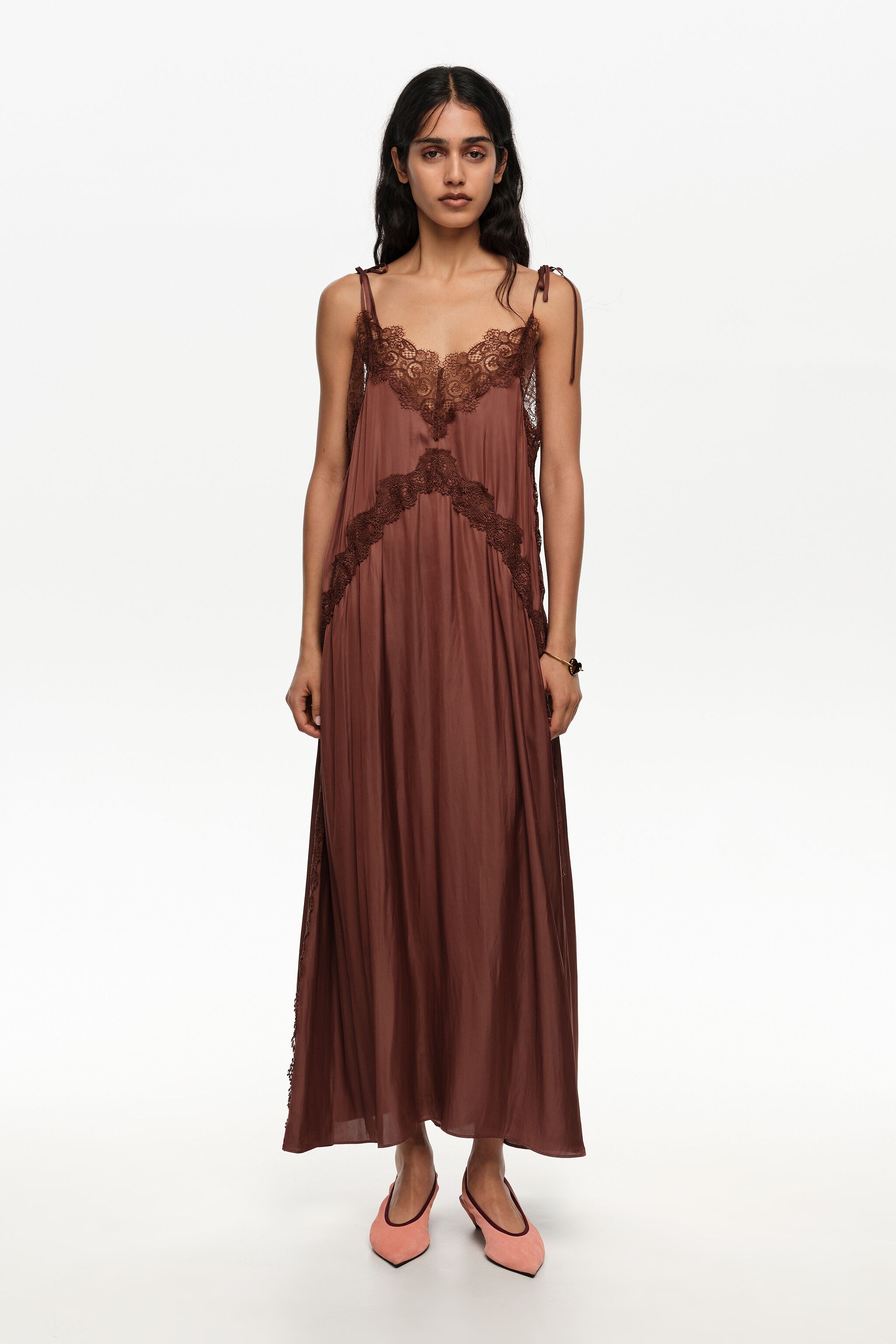 Vestido fluido de encaje marrón