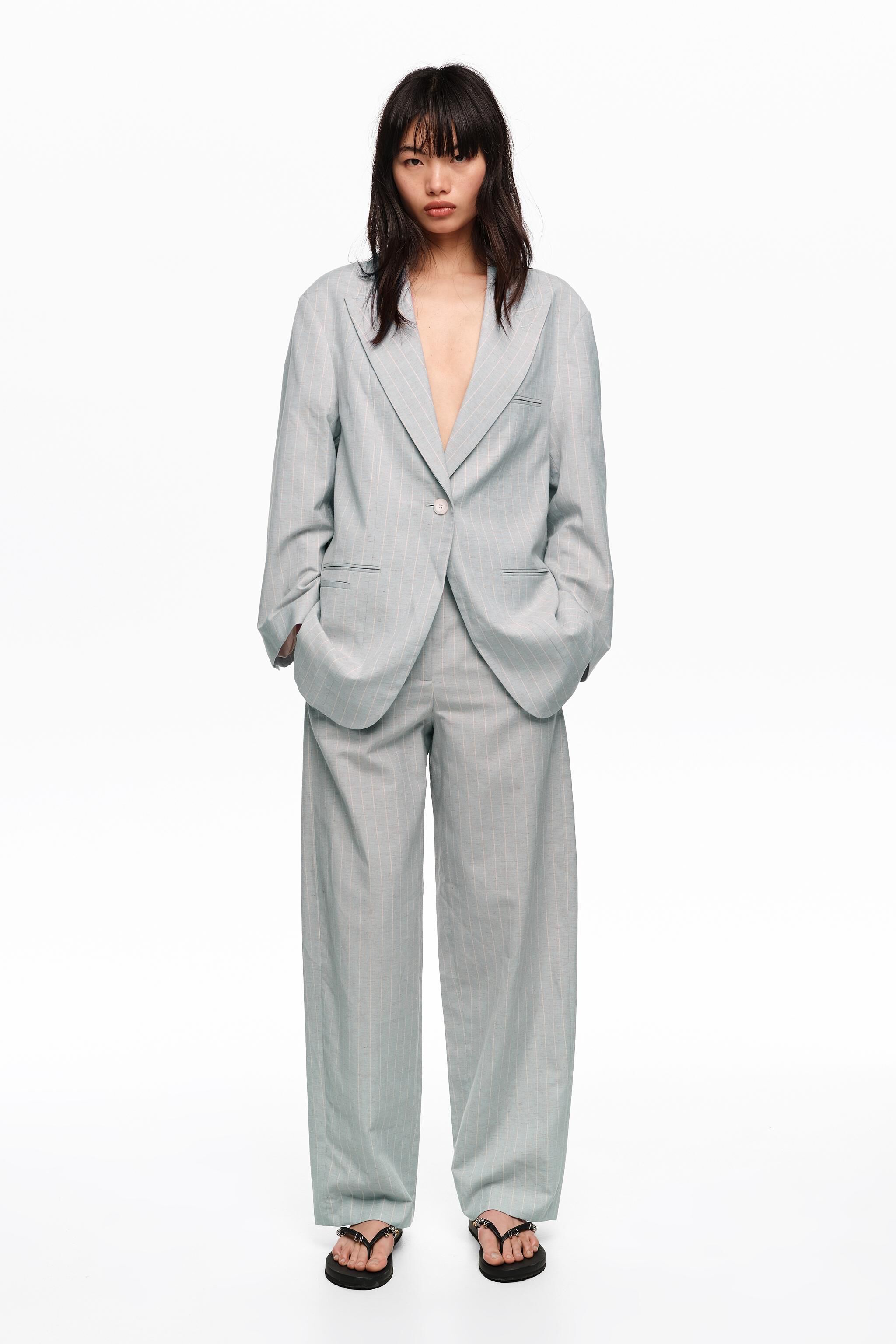 Chaqueta entallada oversize de gris claro con rayas