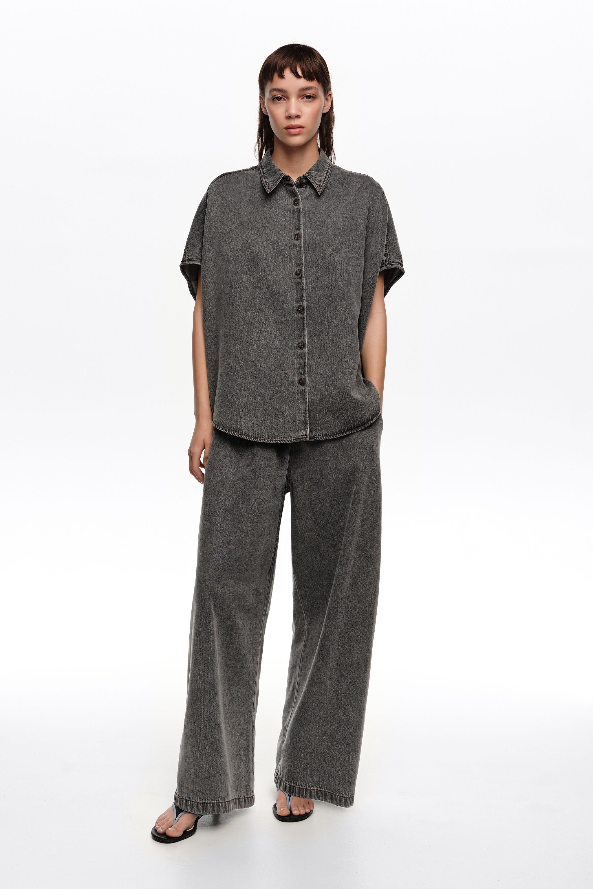 Pantalones jogger fluidos negros lavados