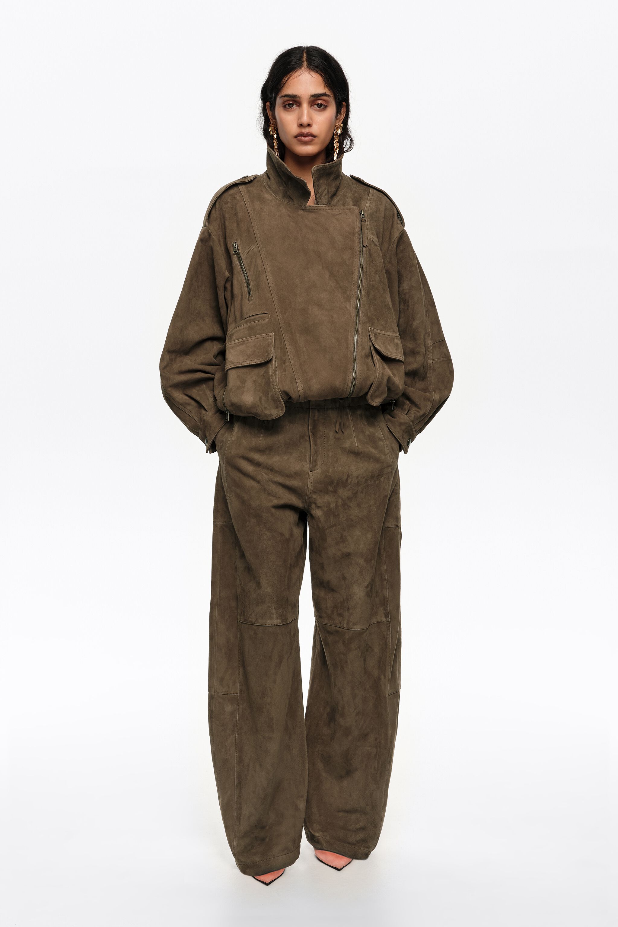 Pantalones de caña de ante oliva oscuro