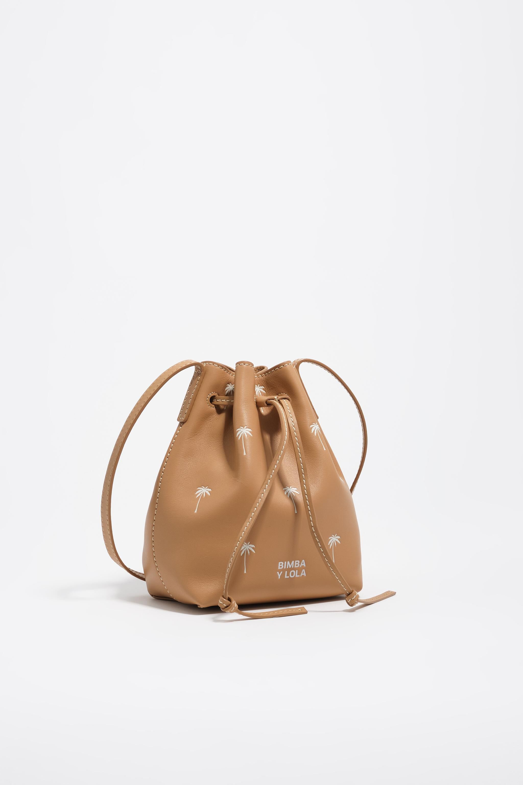 Bolso bandolera pequeño de cuero con avellana