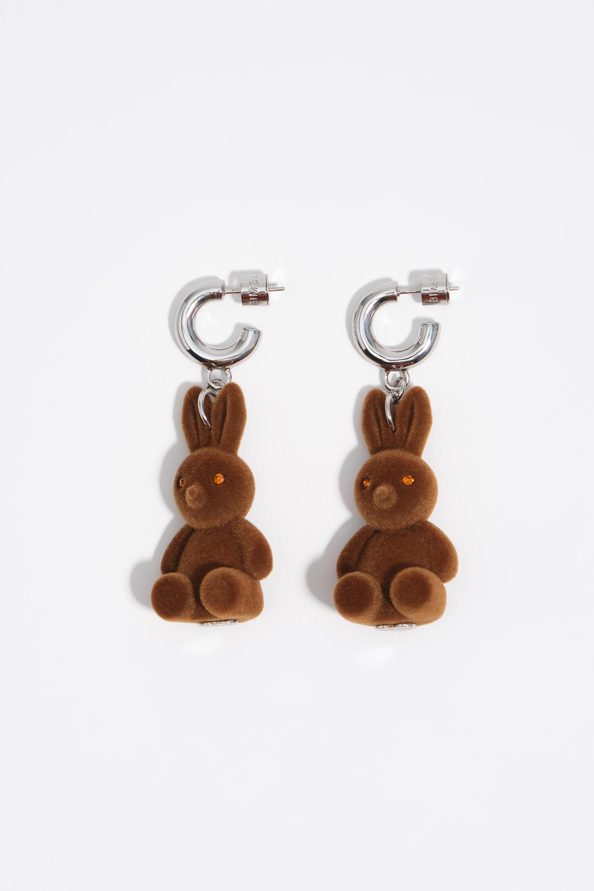 Aretes de aro con conejo acolchado marrón
