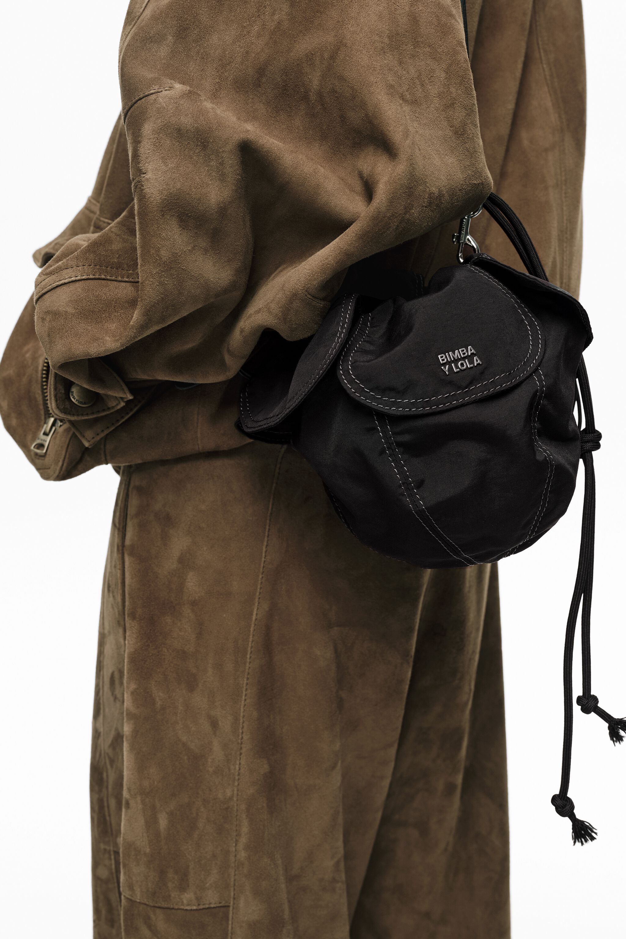 Bolso Pétalo tejido negro
