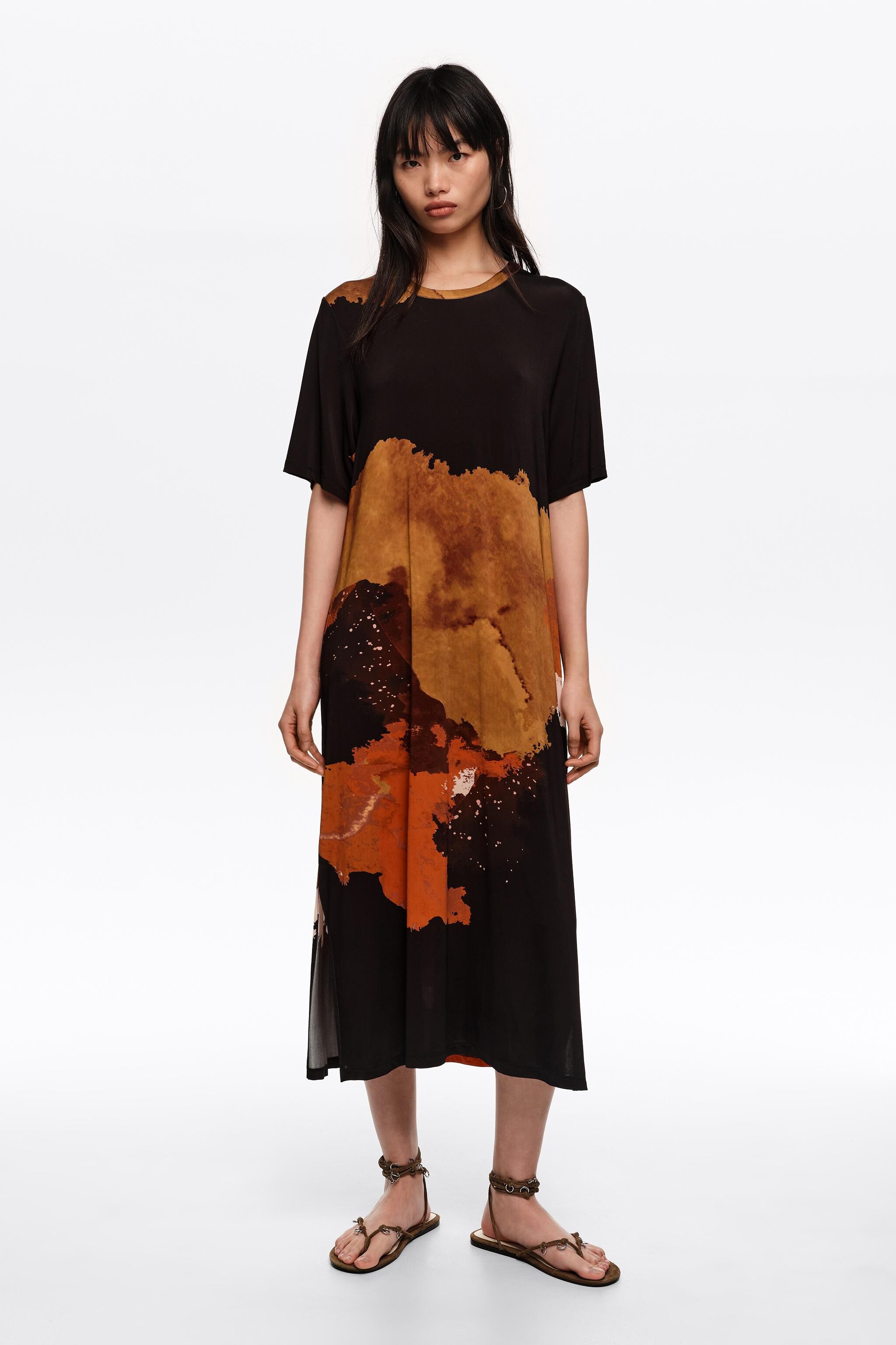 Vestido de camiseta midi negro fluido