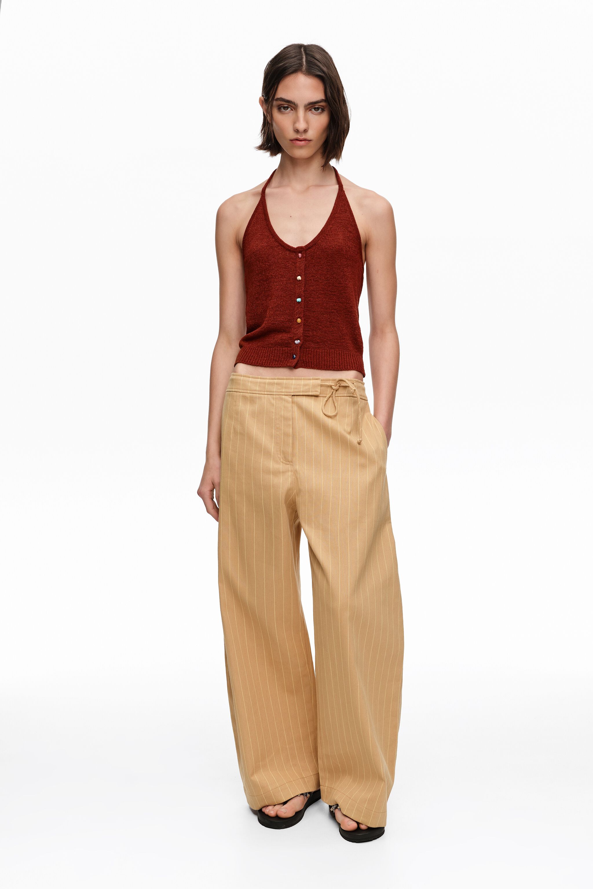 Pantalones largos de tiro bajo con estampado de rayas ocre