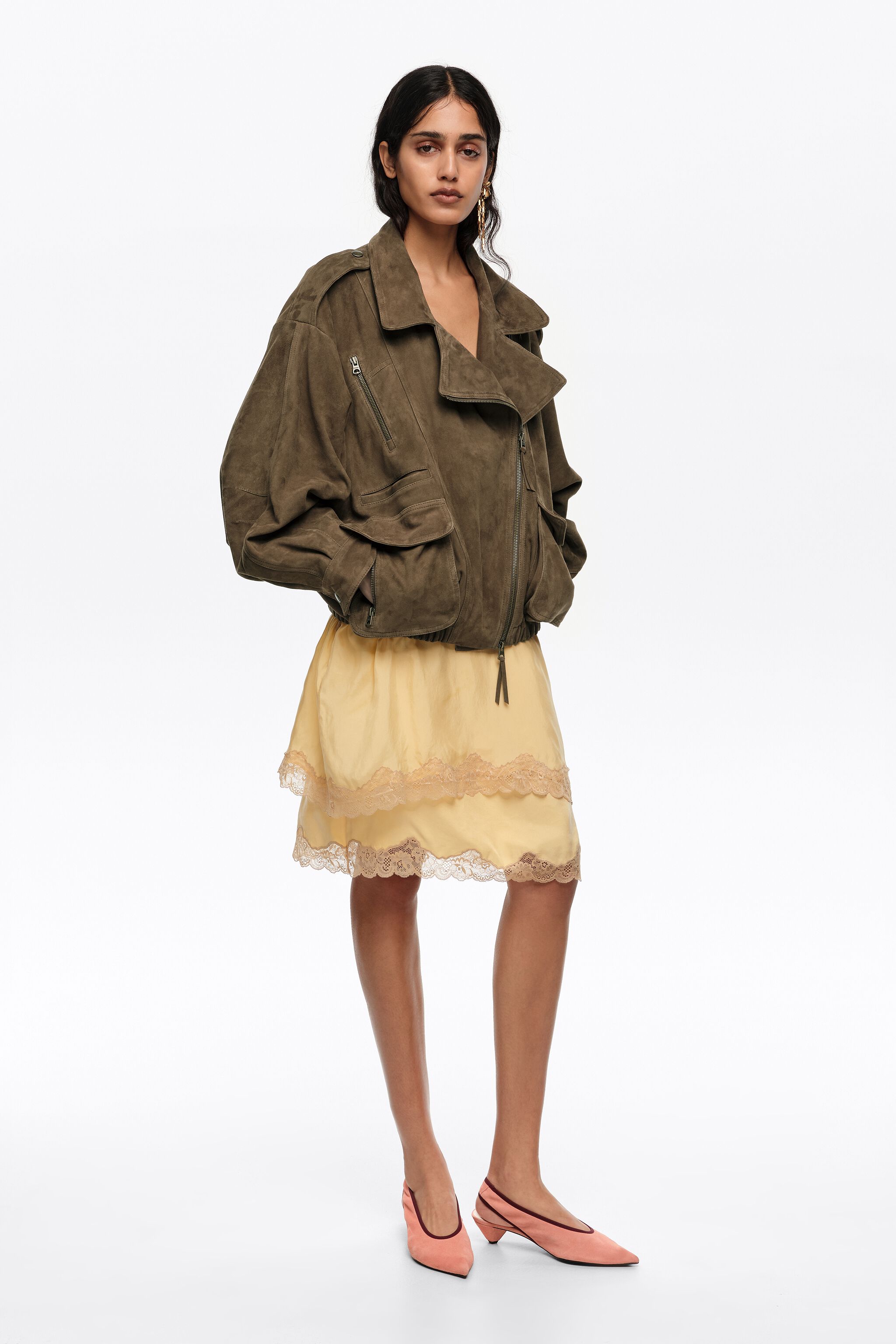 Chaqueta de ante oliva oscuro con doble botonadura