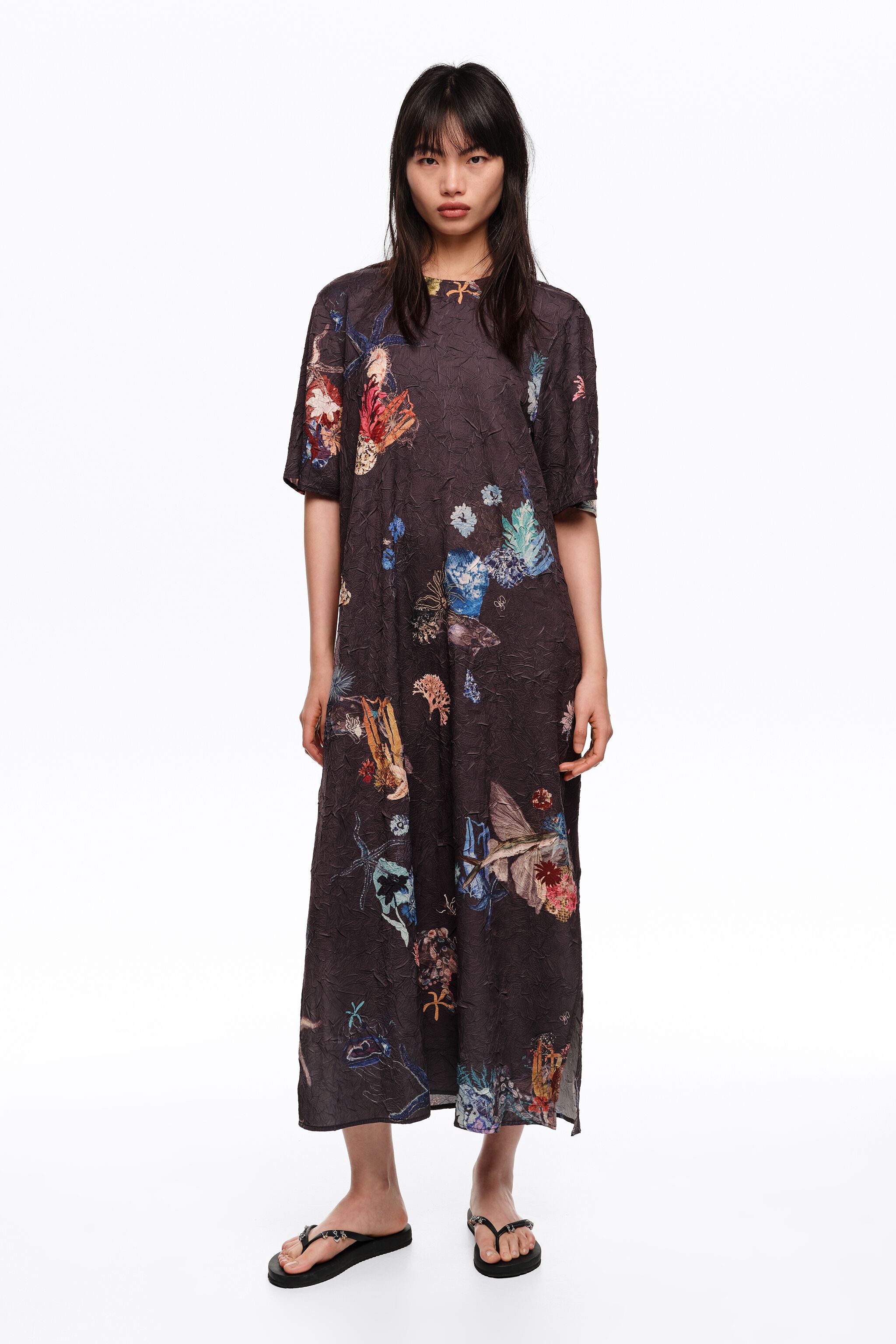 Vestido midi de punto arrugado antracita