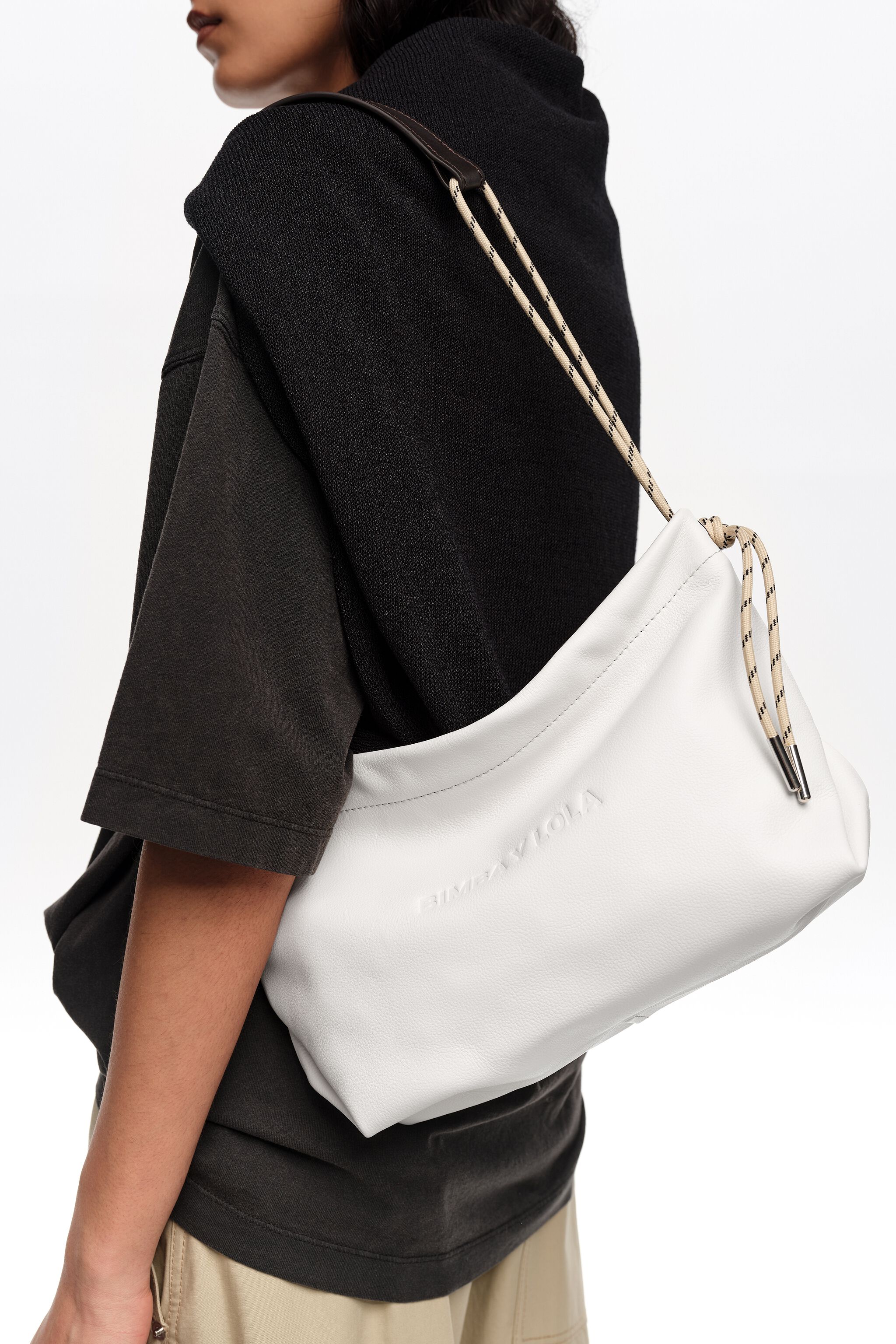 Bolso de hombro de cuero beige claro mediano