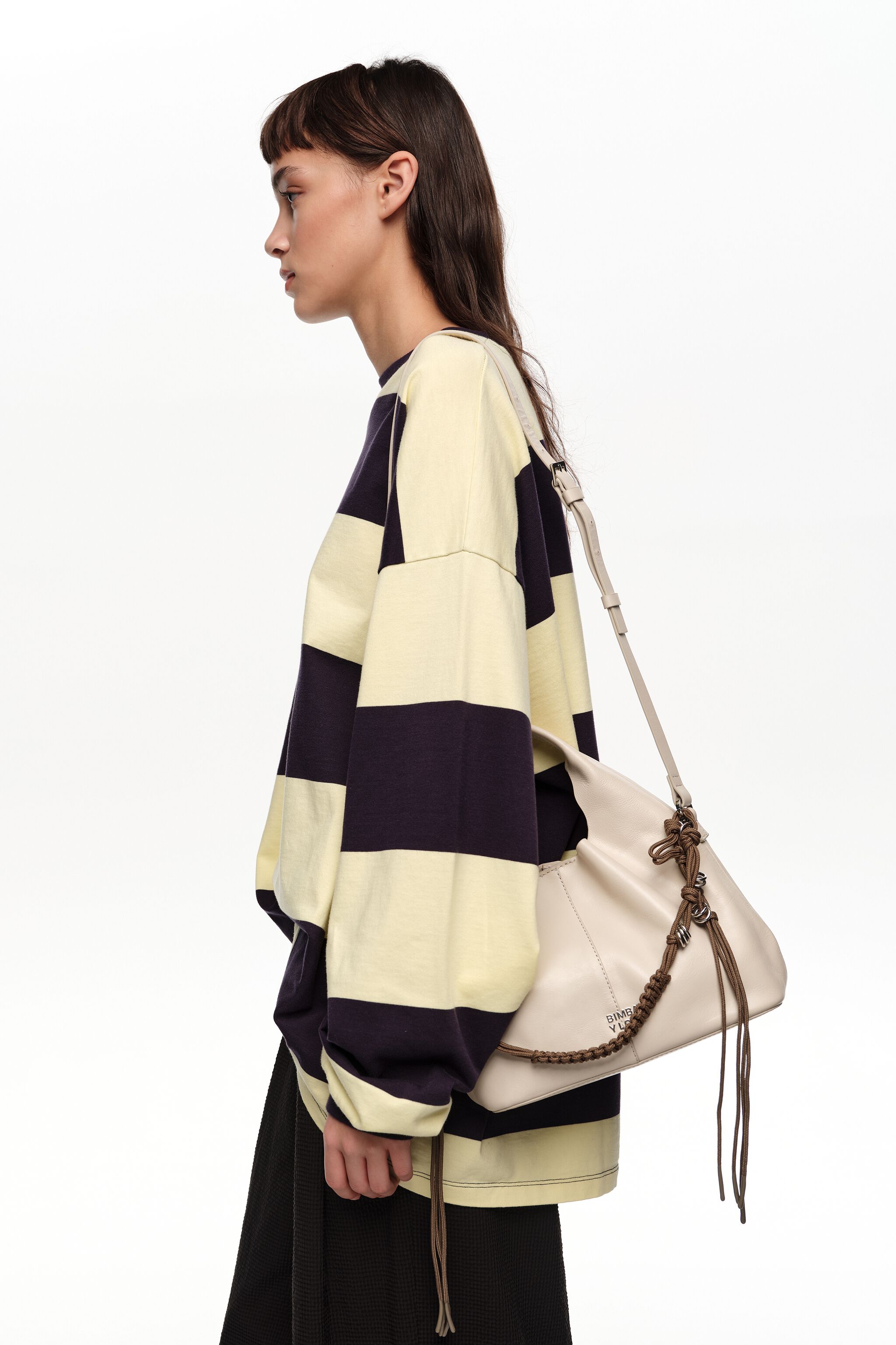 Bolso de papel con asa trenzada de cuero brillante marfil