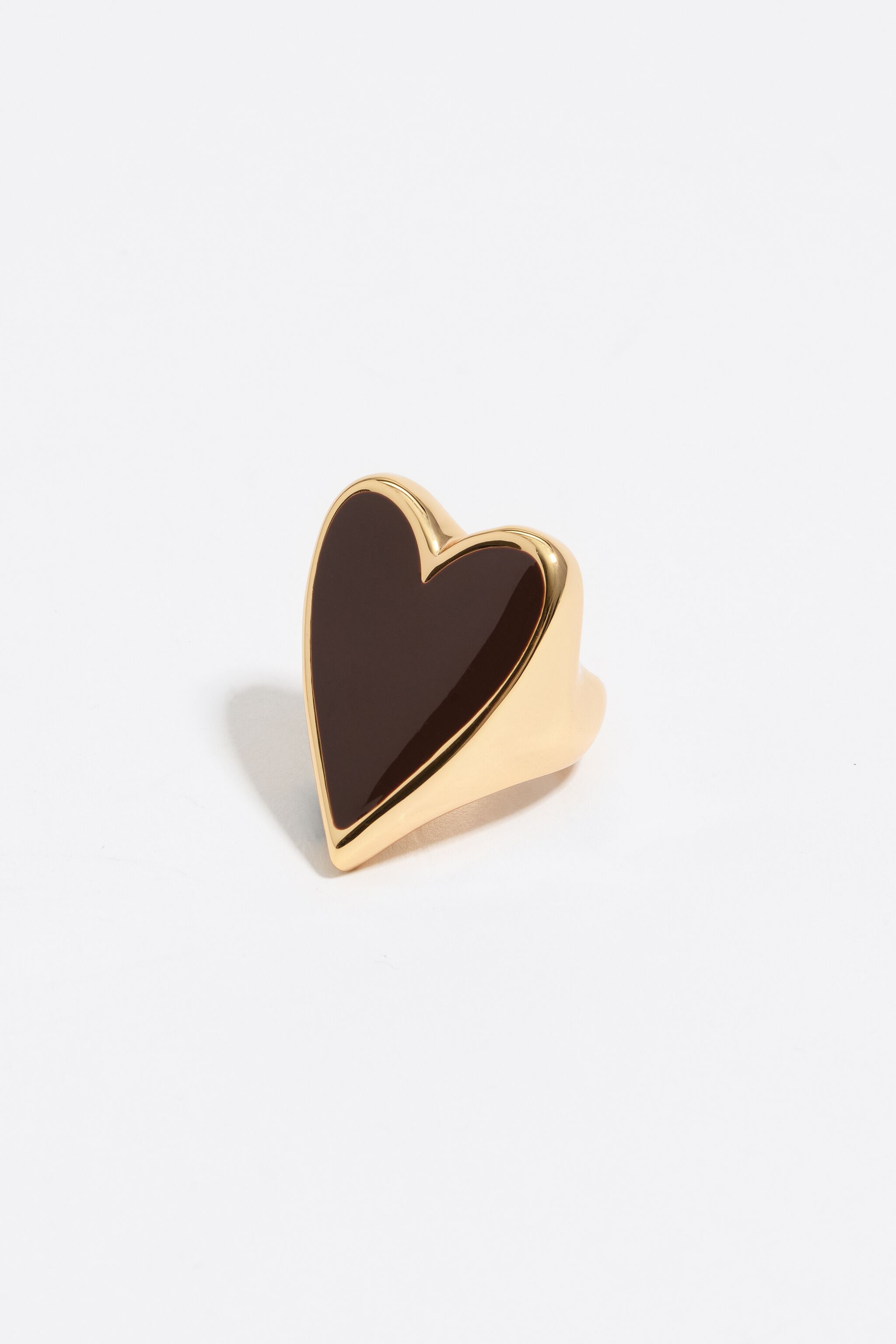 Anillo de corazón marrón y dorado