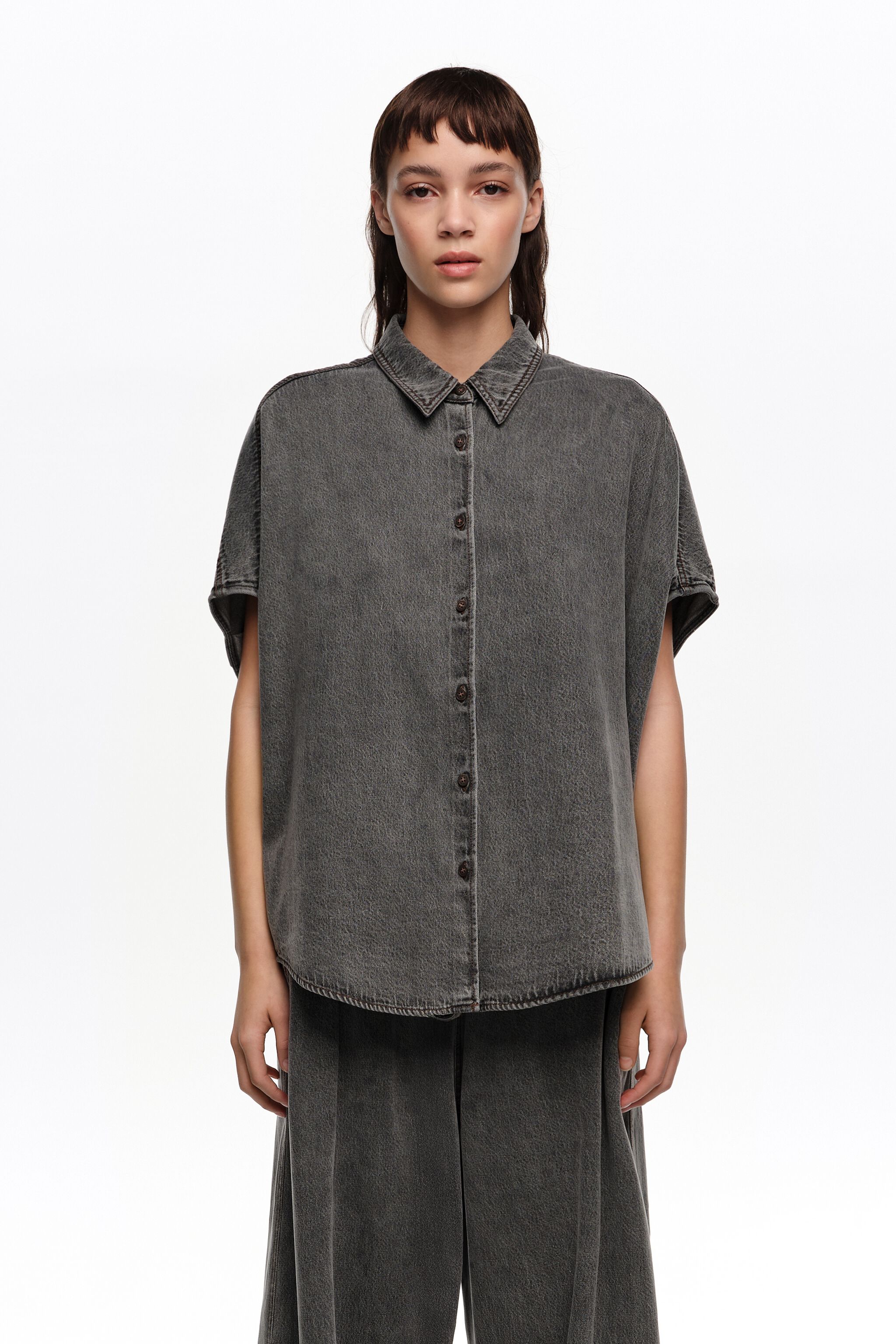 Camisa de capa de denim lavado en negro