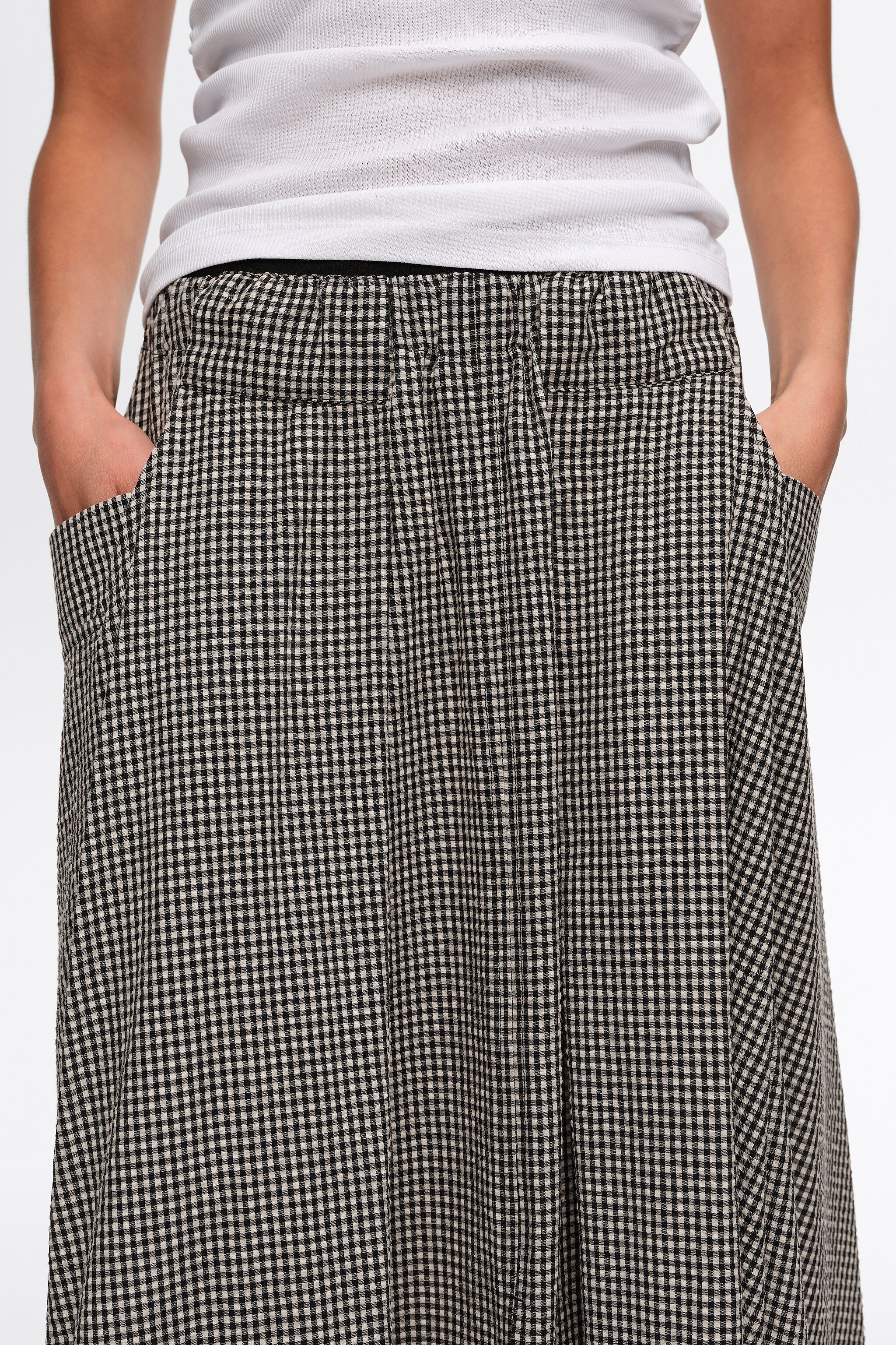Falda A-line con cuadros negros