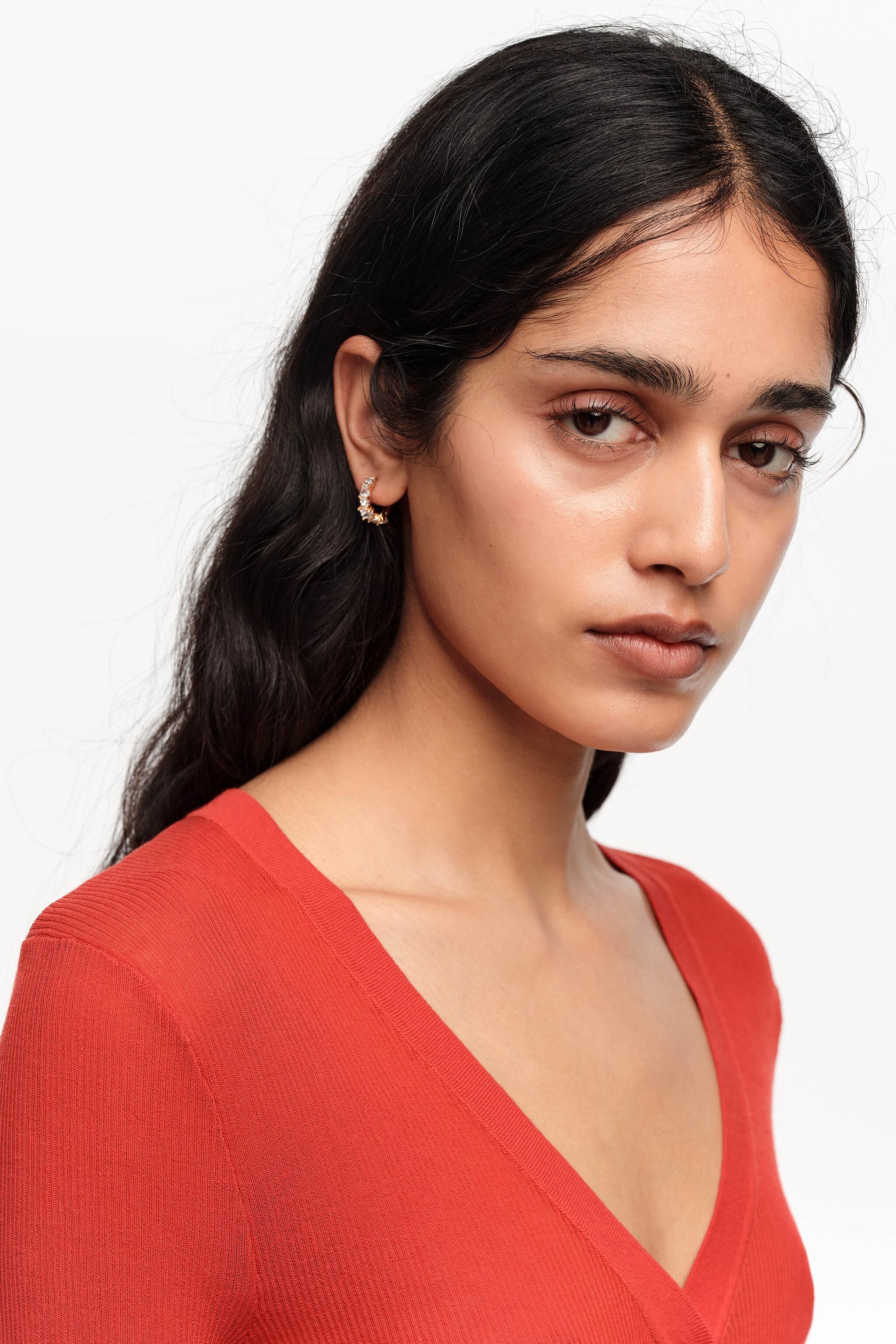Aretes de aro con corazón de cristales pequeños