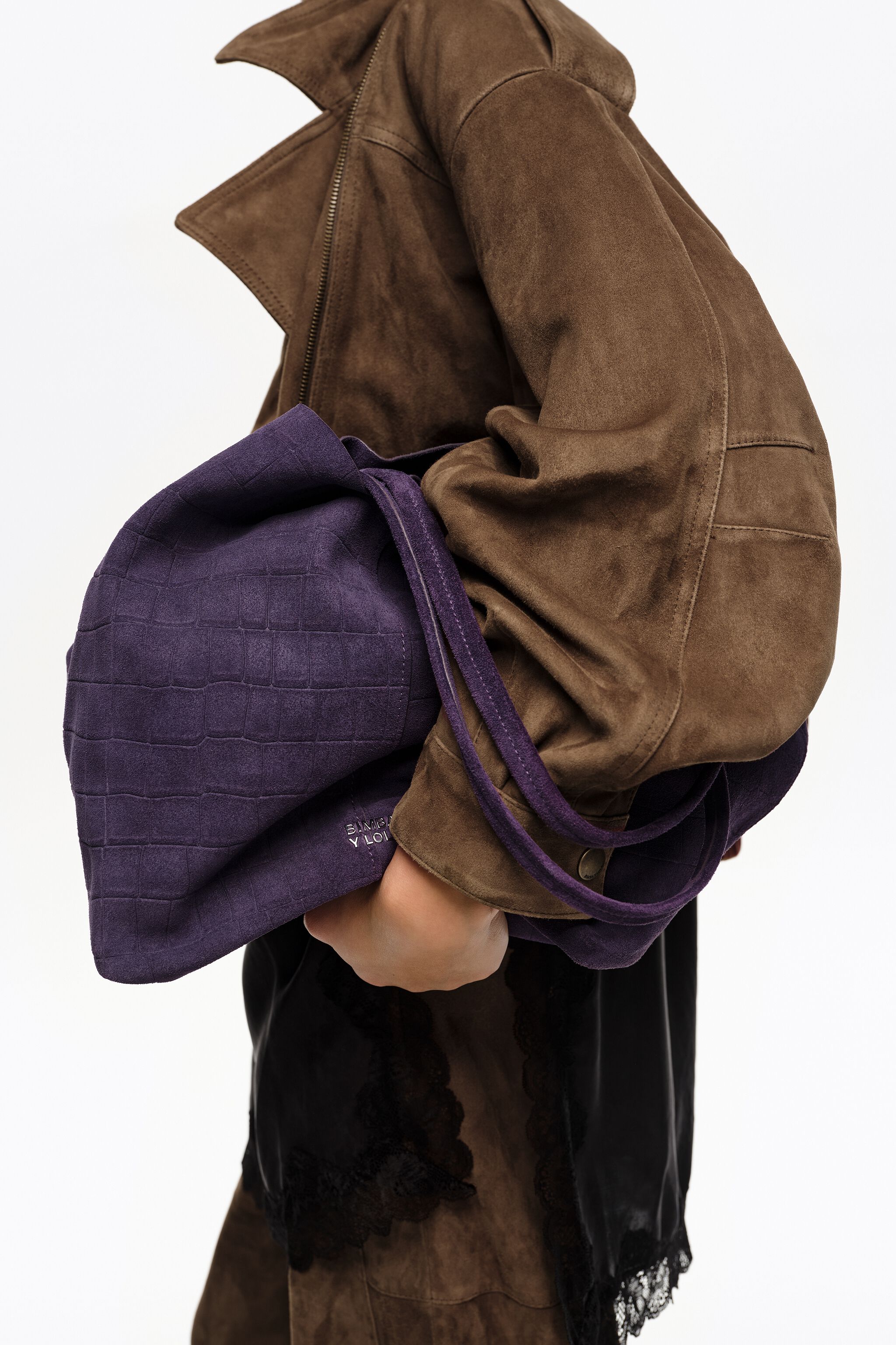 Bolso bandolera de ante grande en púrpura con estampado de cocodrilo