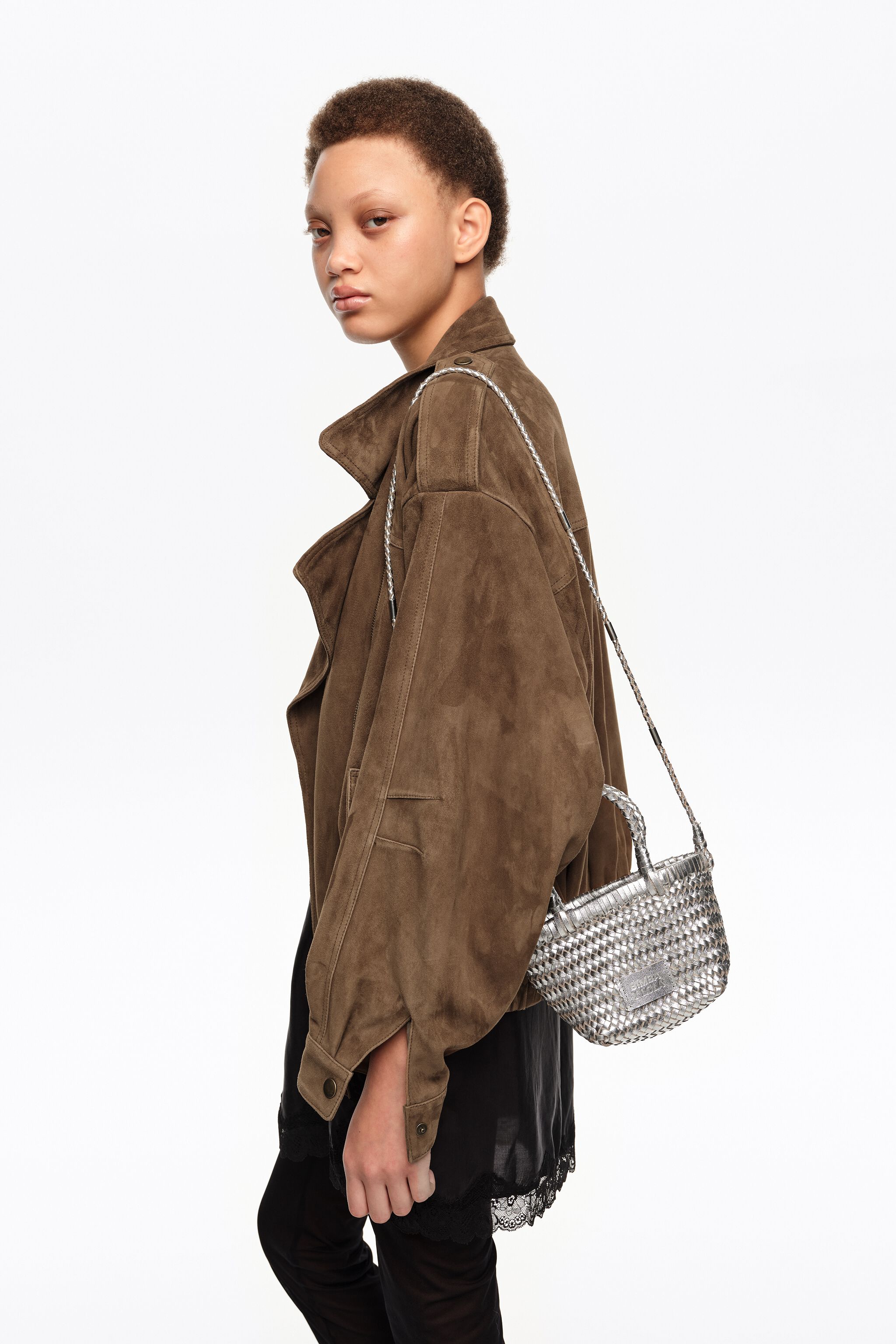 Bolso mini de cuero con trenza plateada