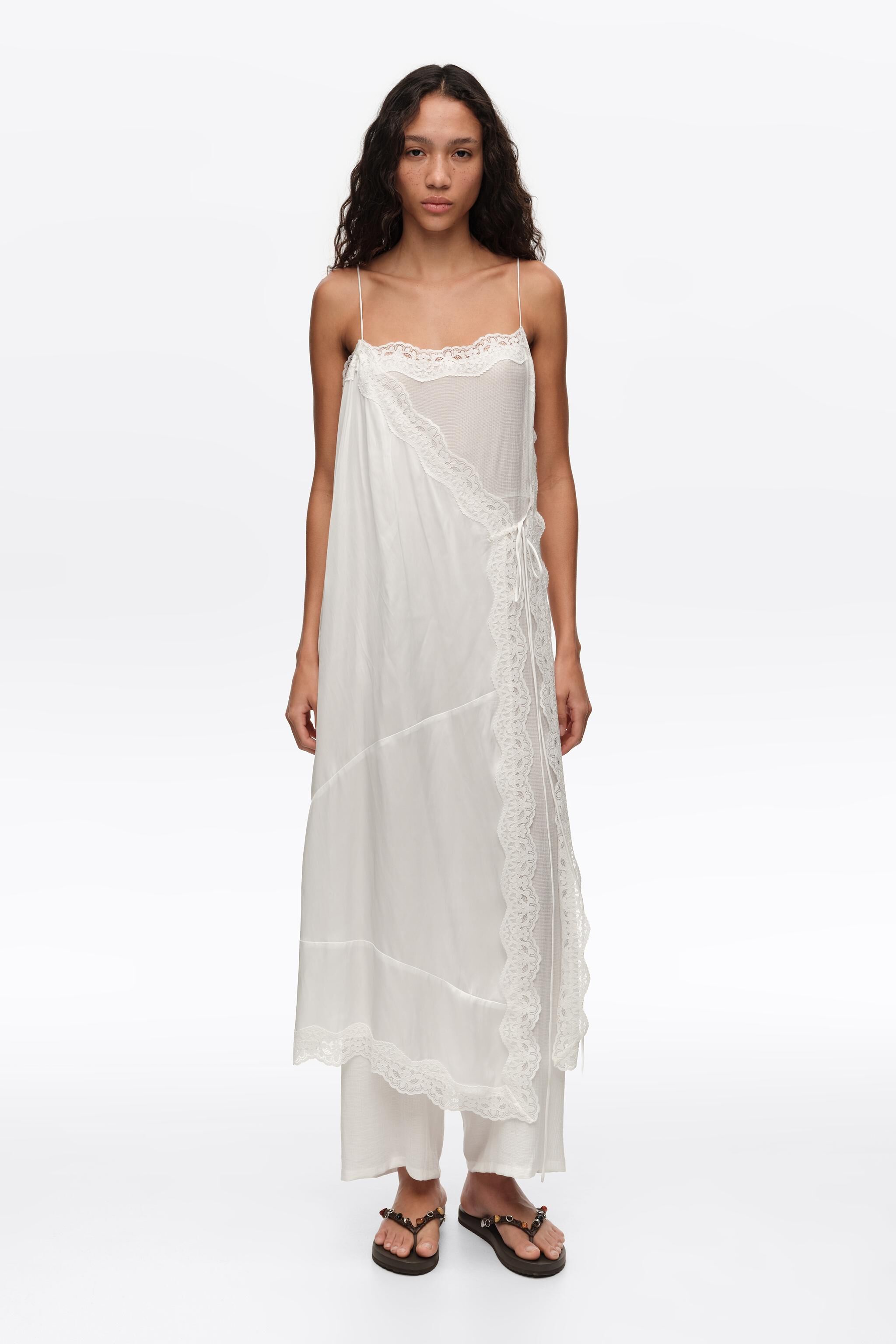 Vestido-pantalón de encaje blanco perla