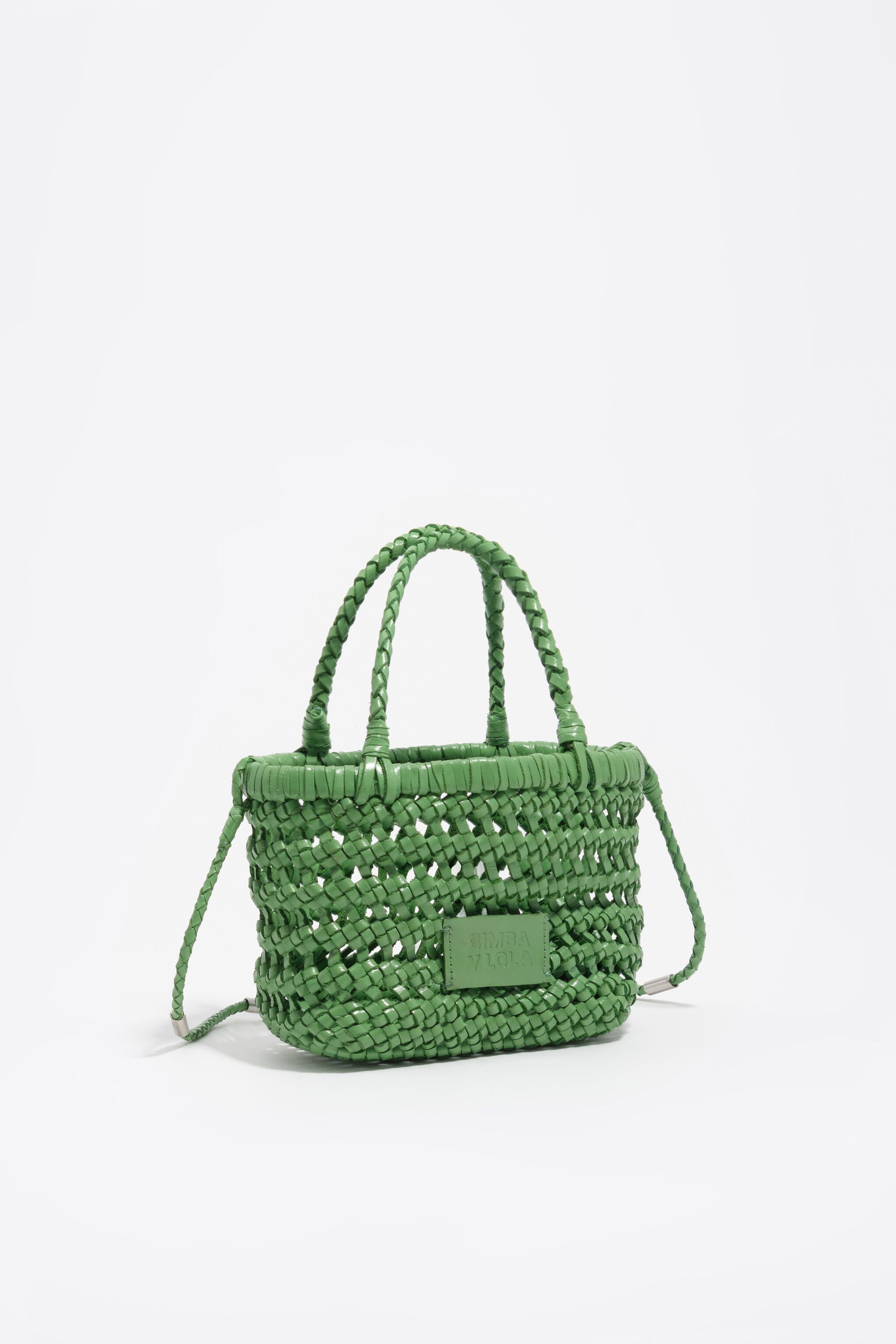 Bolso cruzado de cuero con trenzado y esmeralda