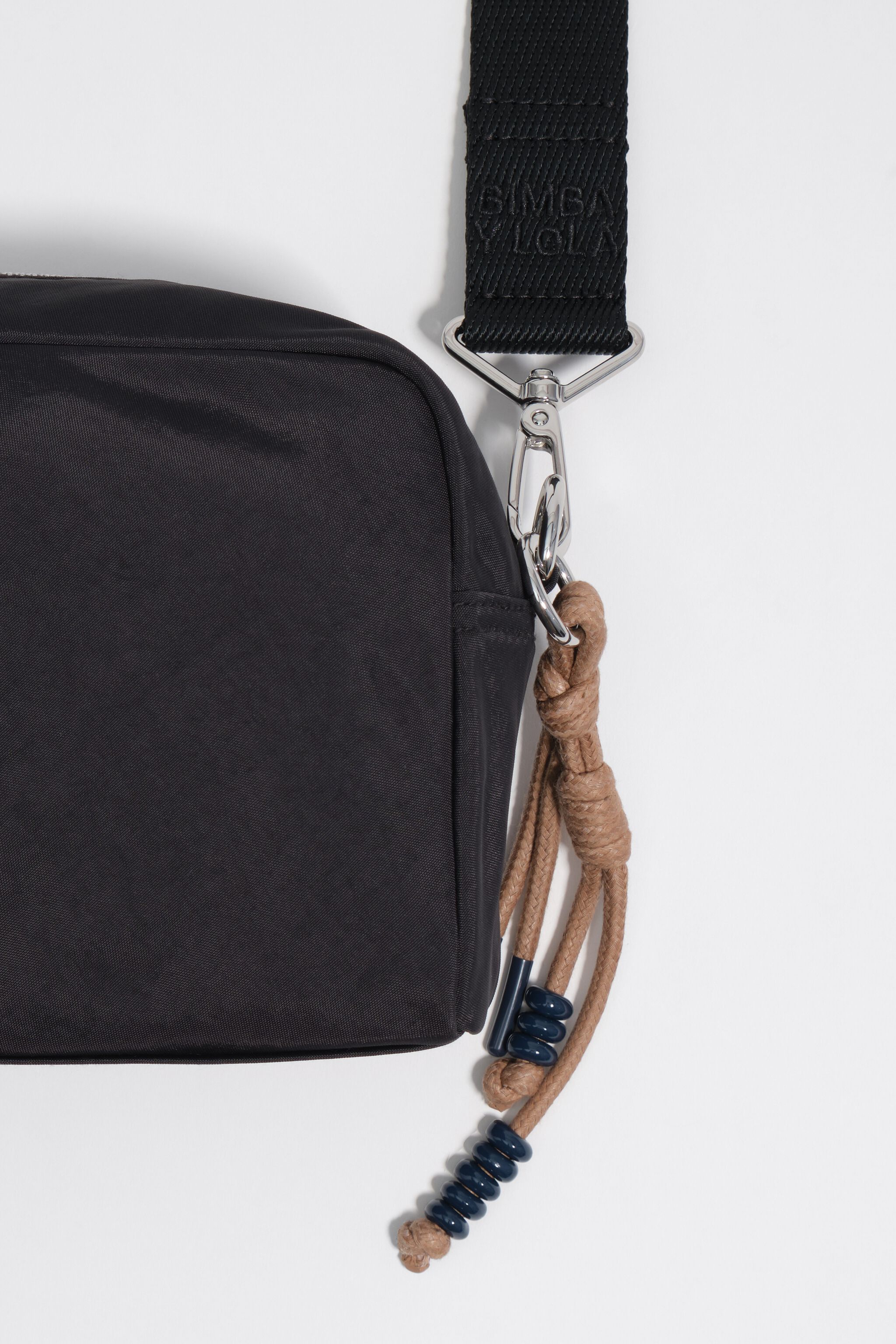Bolso bandolera de nailon grafito