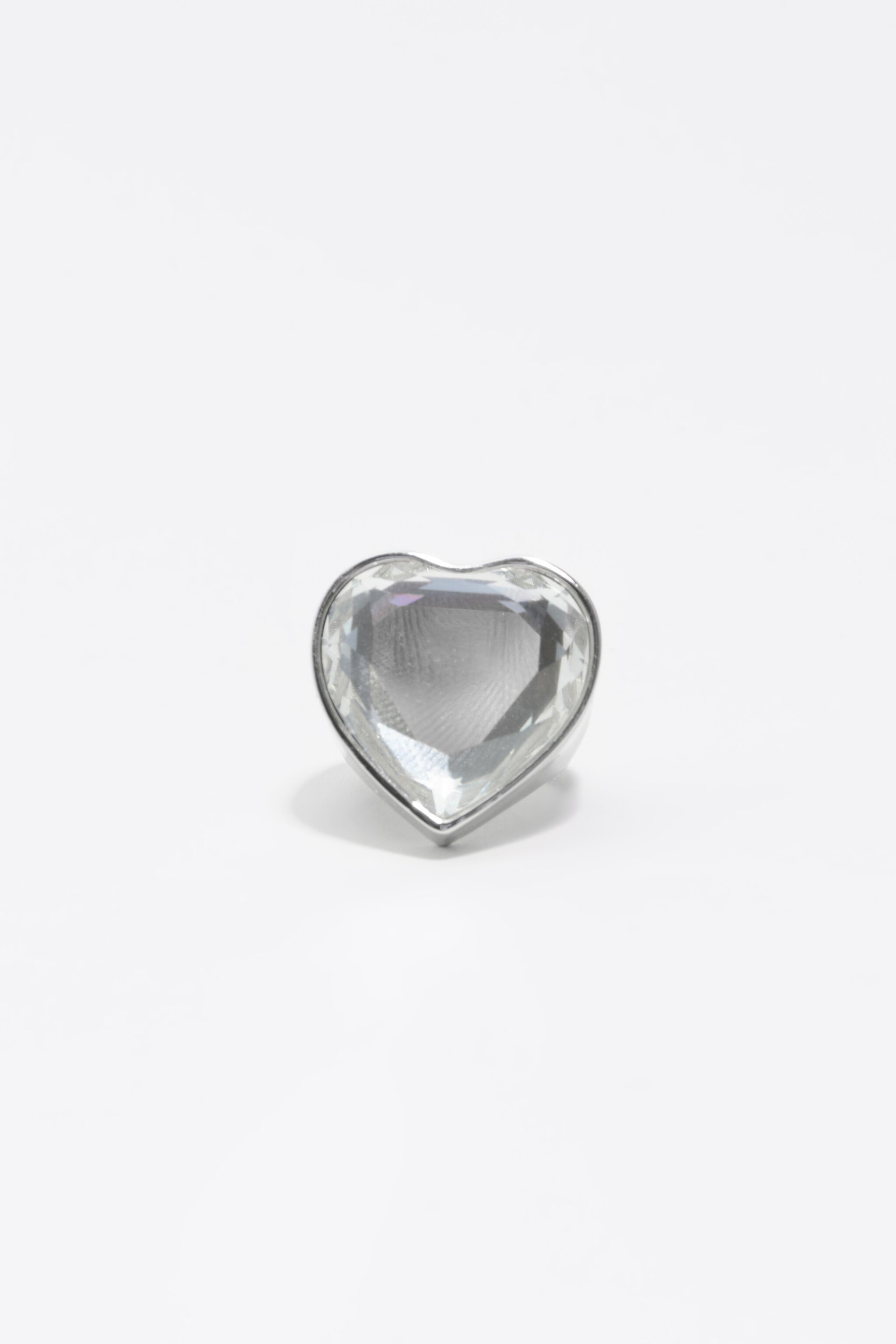 Anillo de corazón de cristal plateado