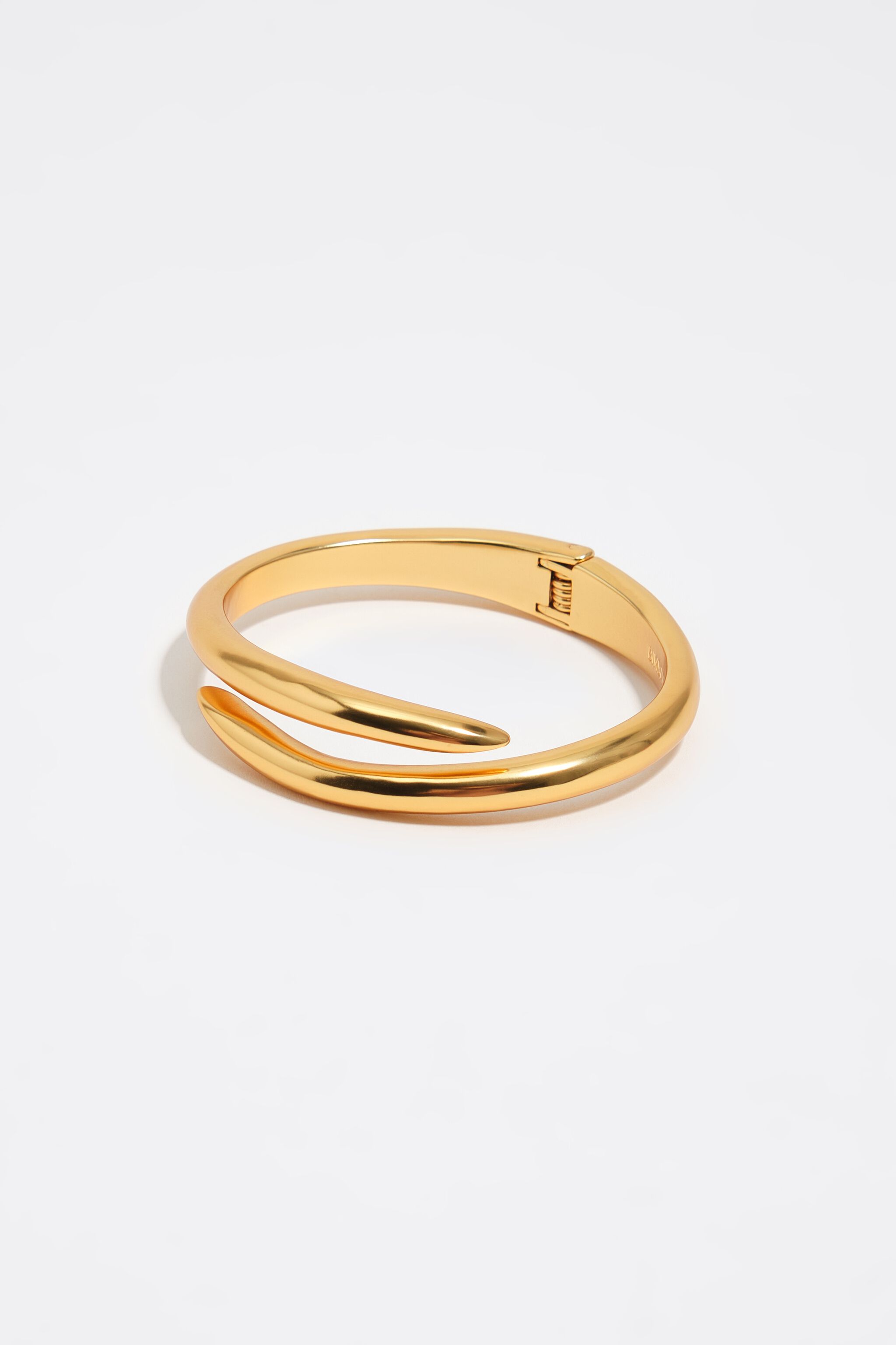 Pulsera de cruce mate dorado