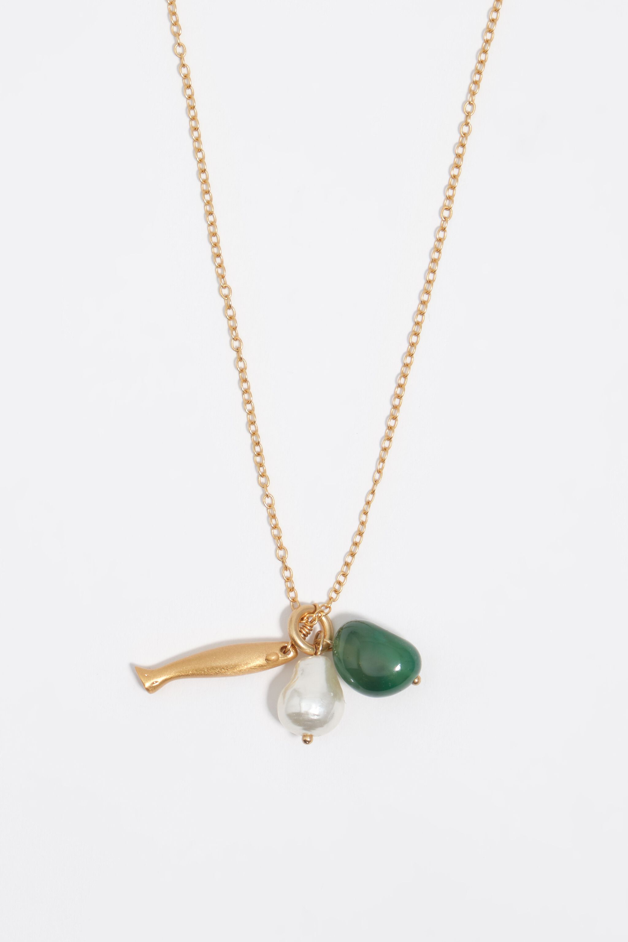 Collar de oro envejecido con pez y piedra