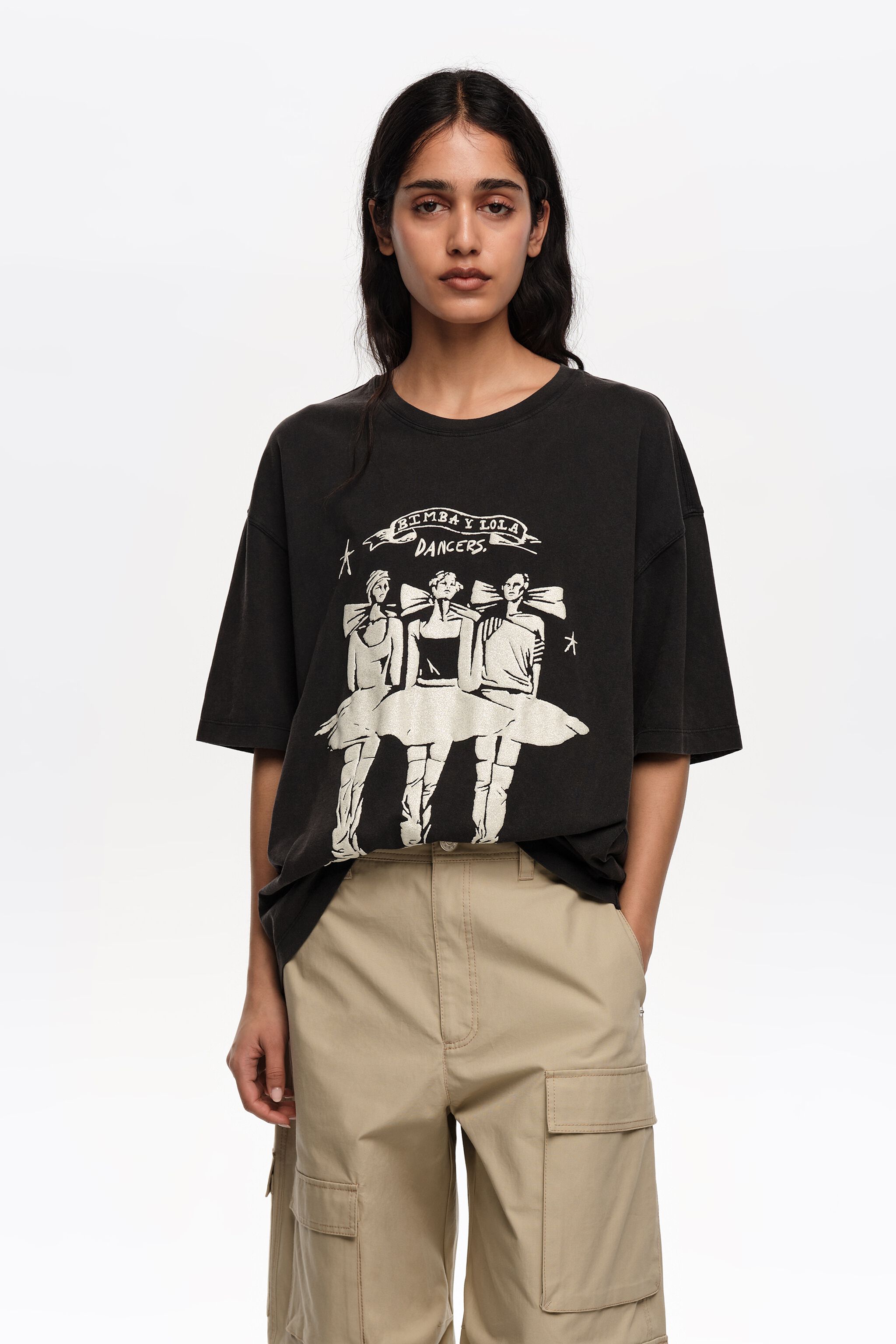 Camiseta de algodón orgánico con logo de Dancers lavada en negro